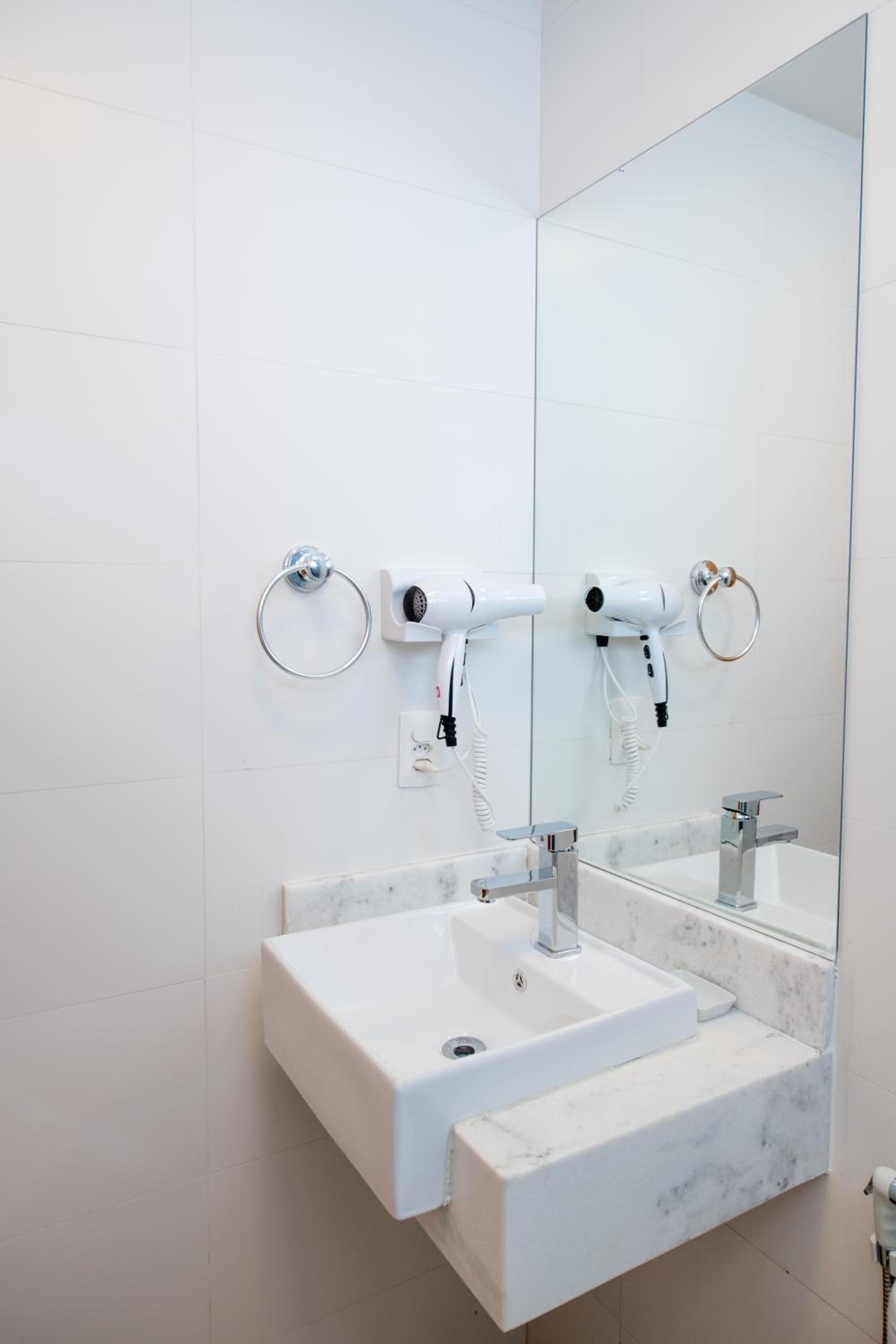 Standard Double Room - Photo 9