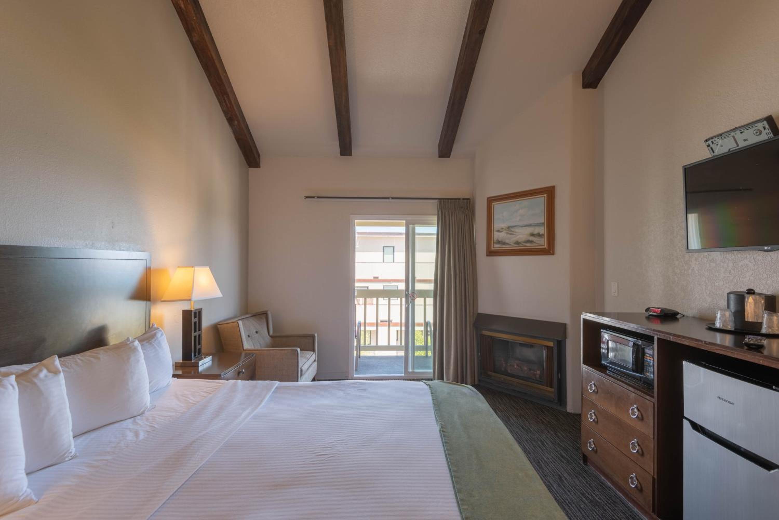 King Room with Partial Ocean View and Fireplace - Photo 4