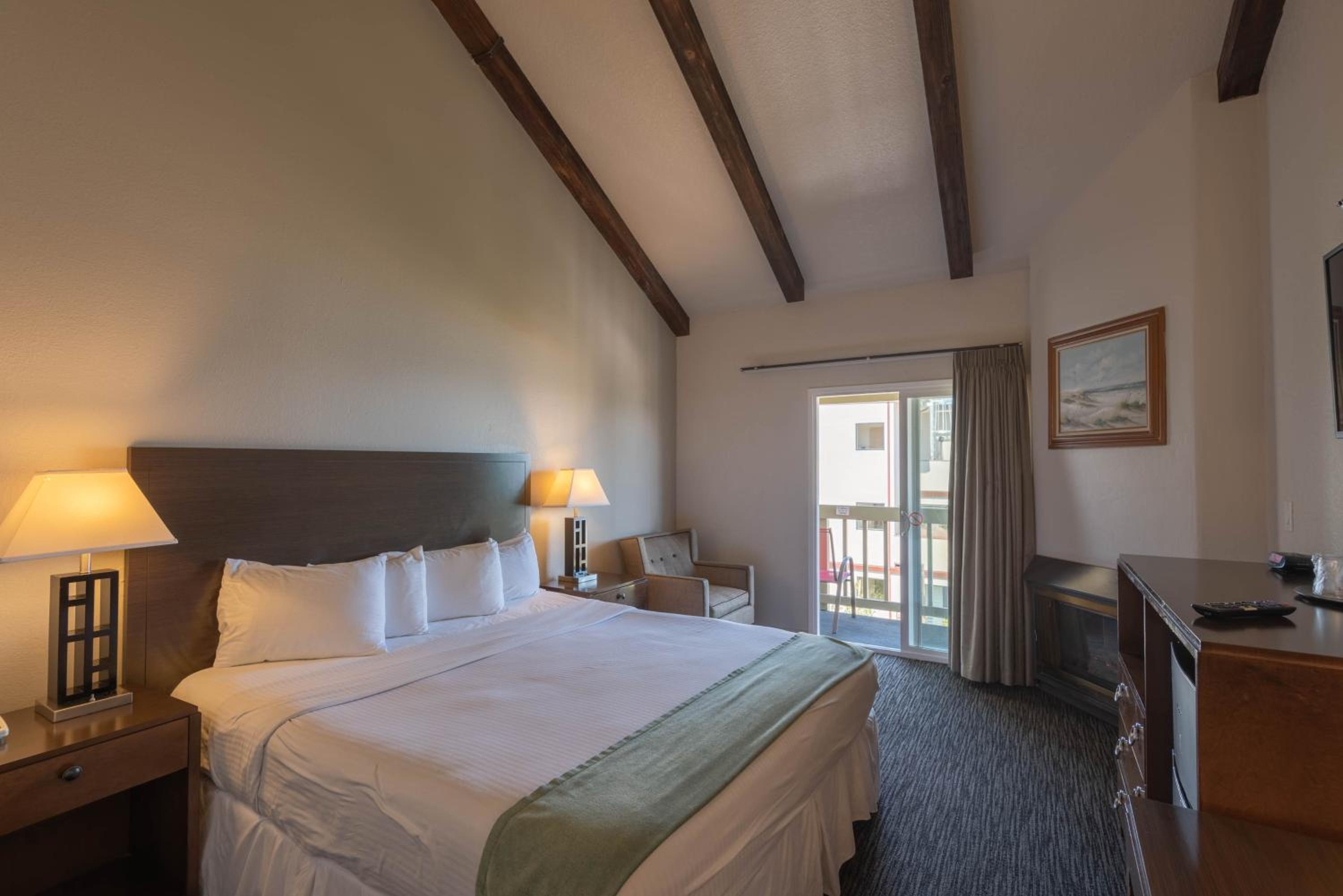 King Room with Partial Ocean View and Fireplace - Photo 5