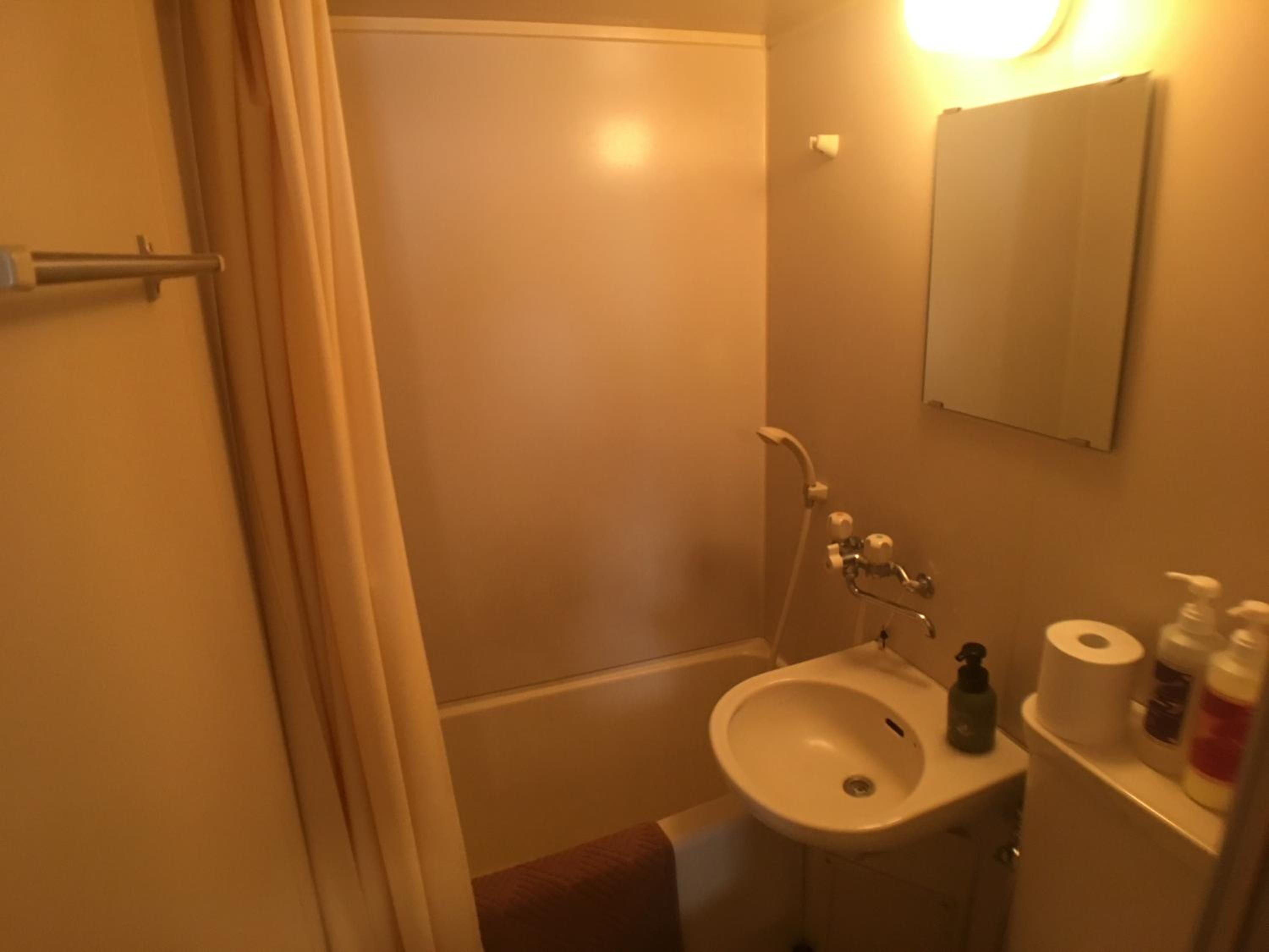 Standard Twin Room - Photo 5
