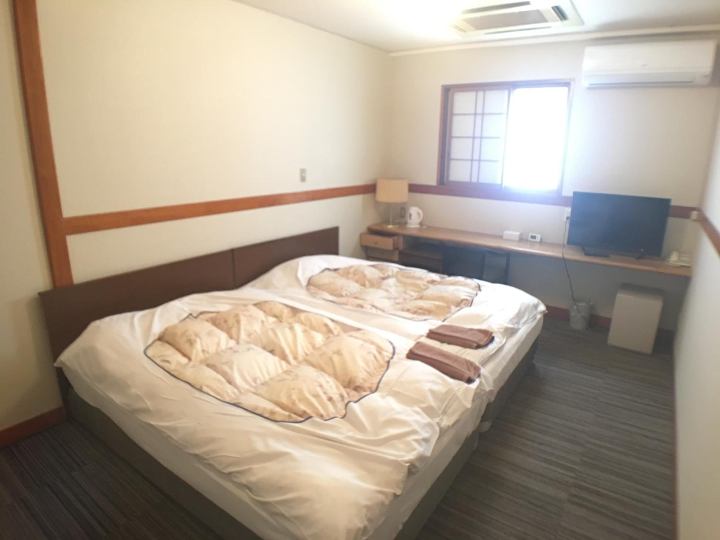 Standard Twin Room - Photo 3