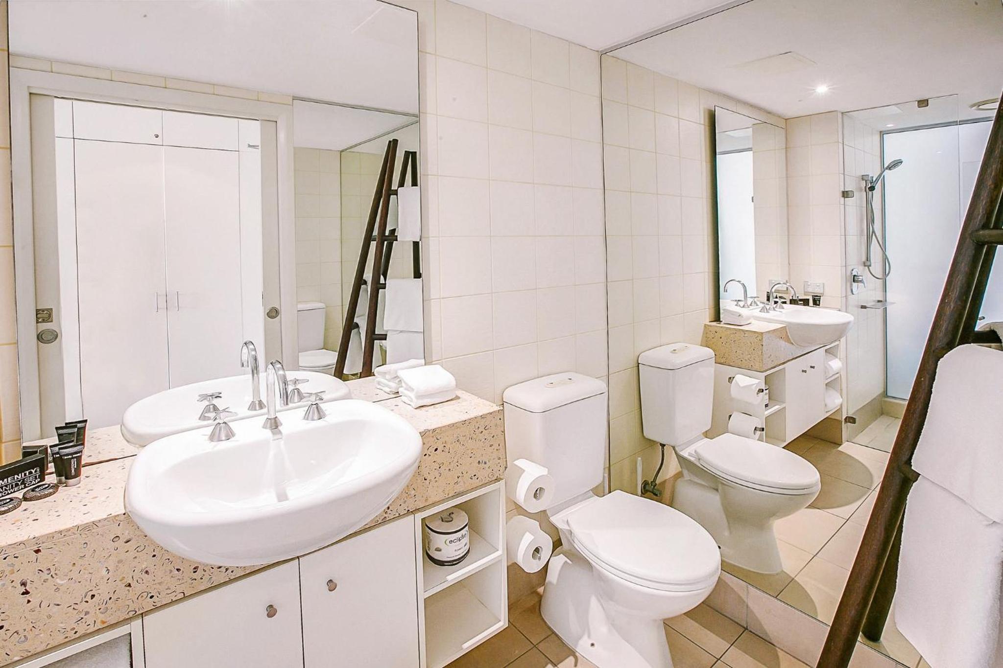 Poolview Studio Room with balcony spa