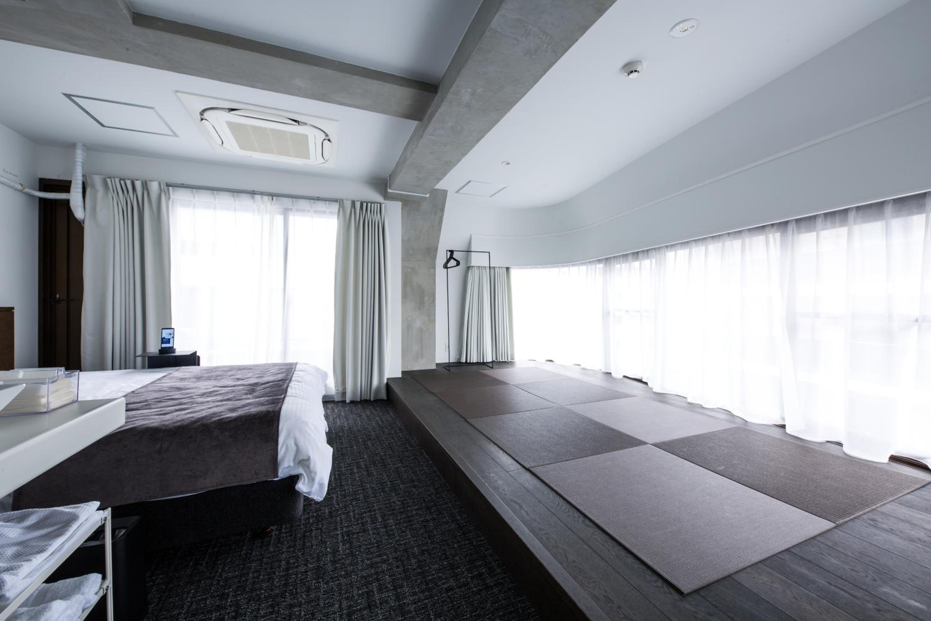 Superior Double Room thumbnail 5