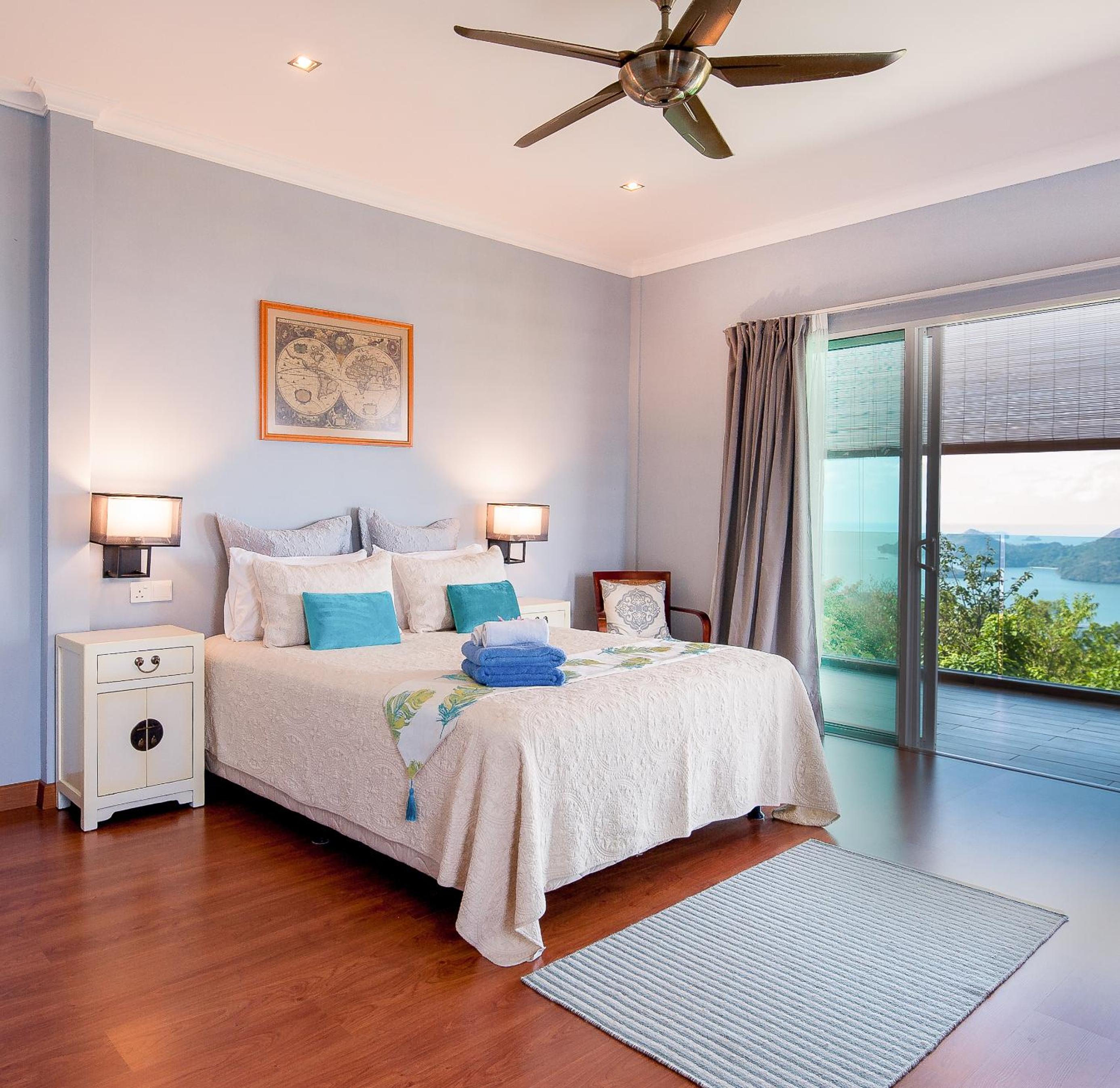 Deluxe Double Room with Balcony and Sea View photo 3