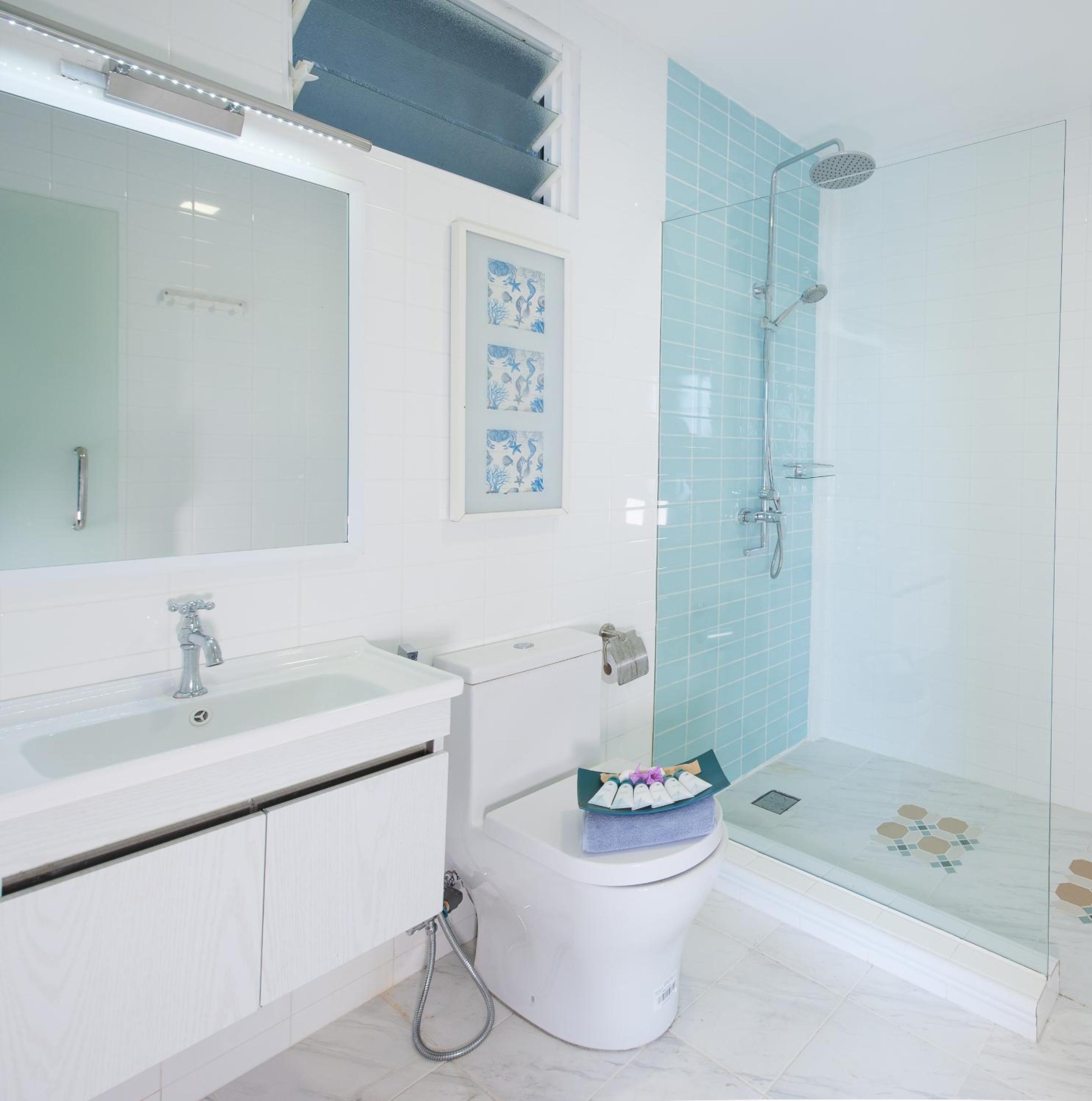 Deluxe Double Room with Balcony and Sea View photo 2