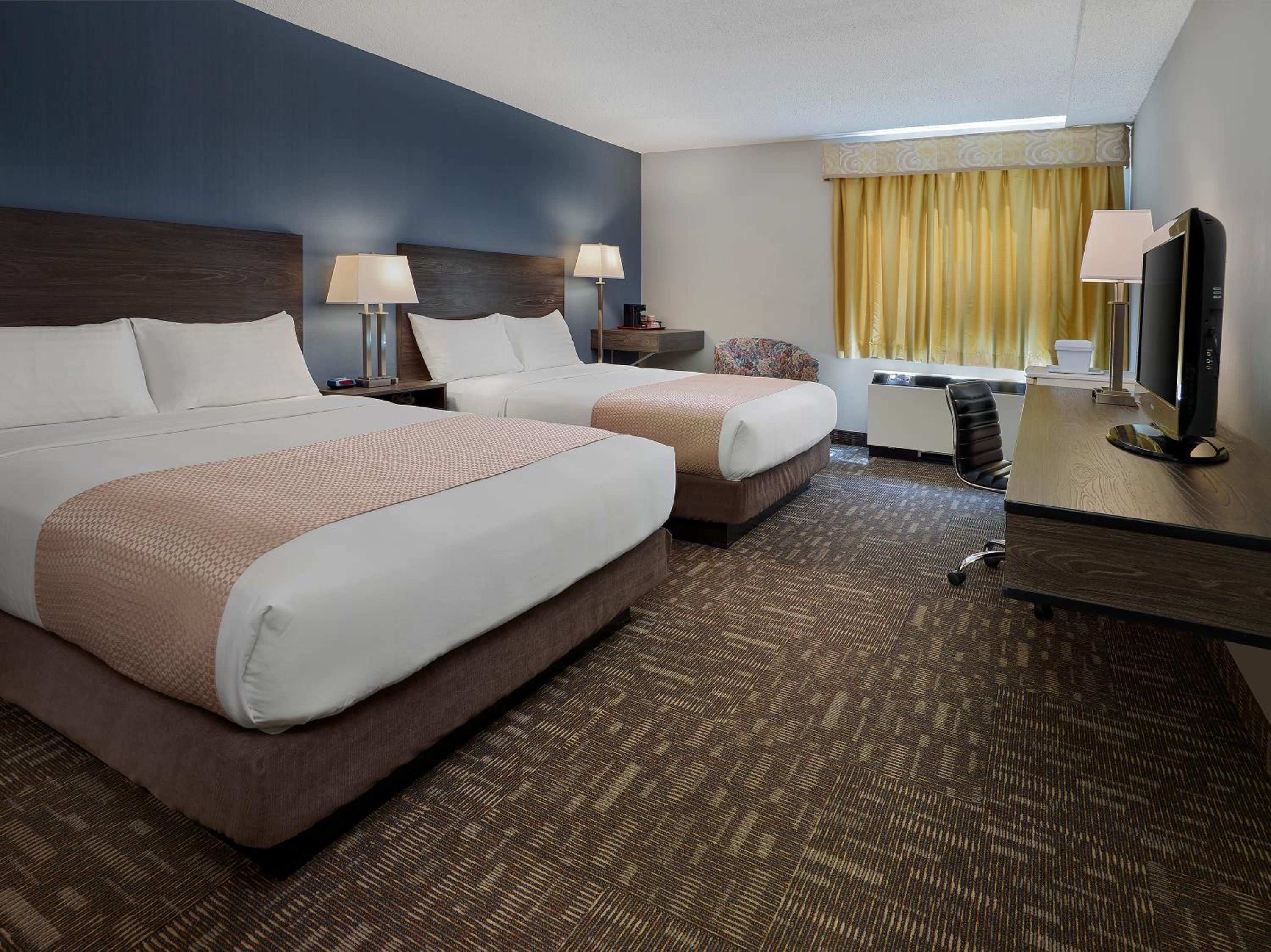 Queen Room with Two Queen Beds - Non-Smoking - Photo 1