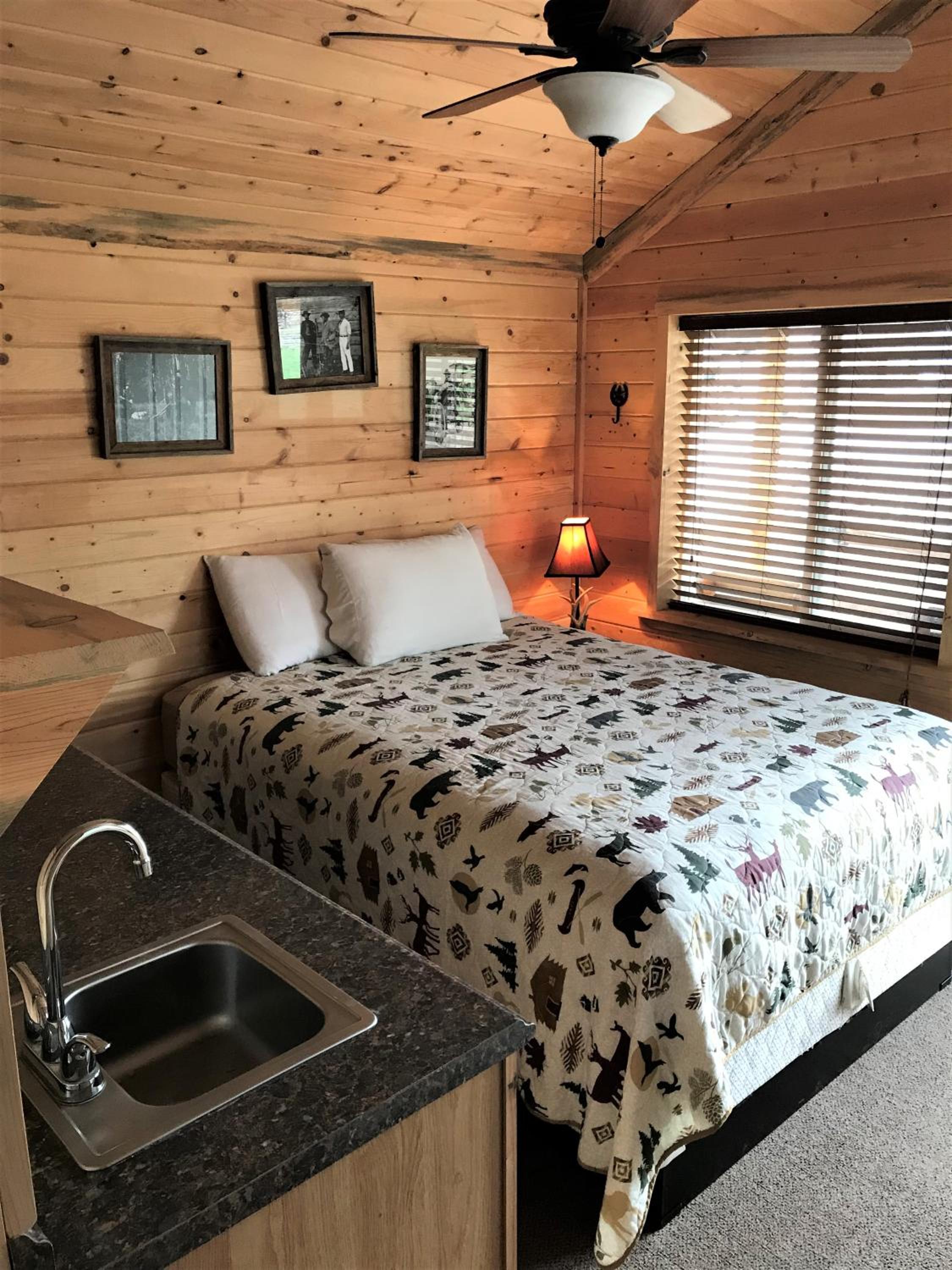 Queen Room with Balcony photo 3