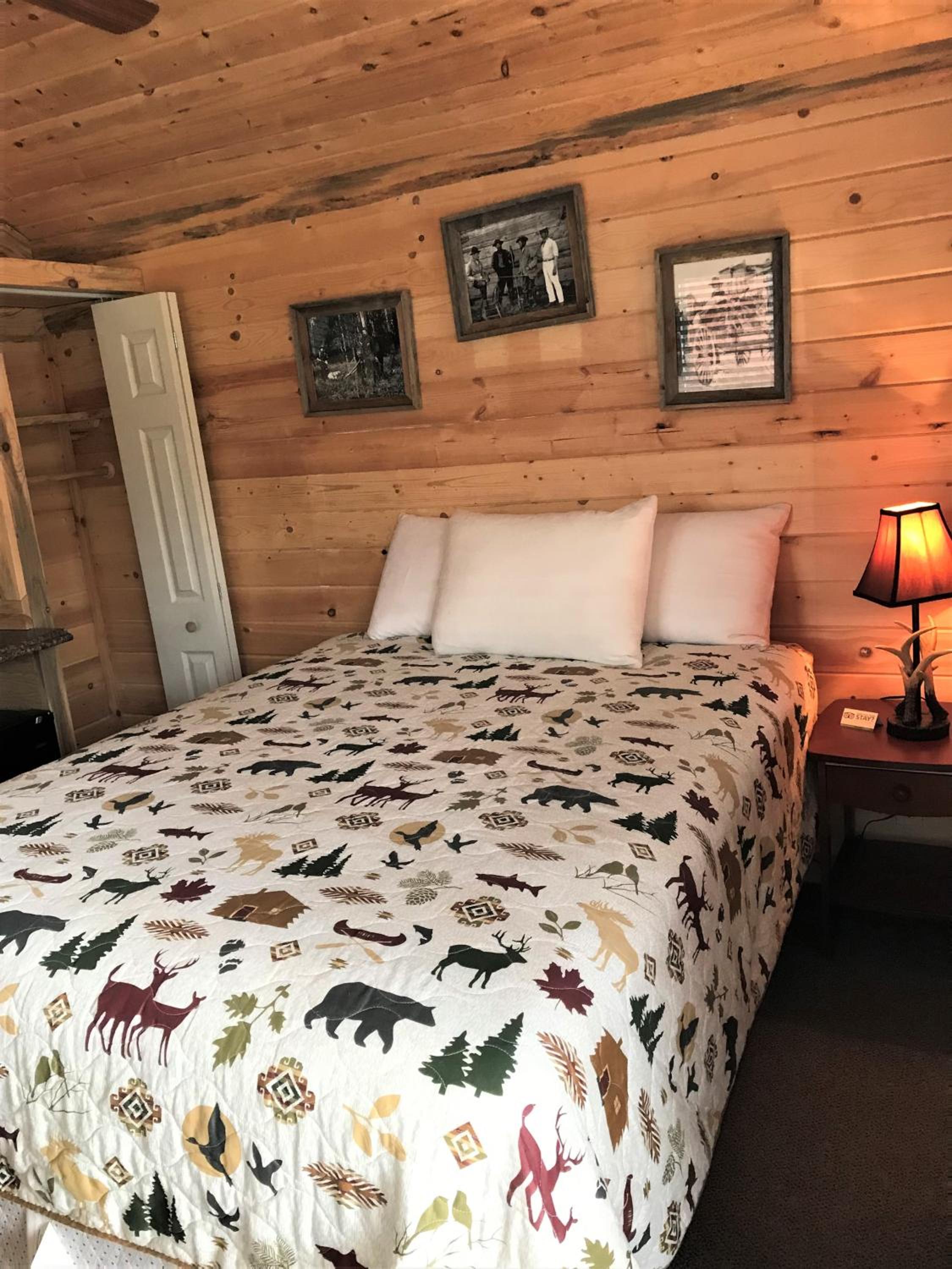 Queen Room with Balcony photo 1