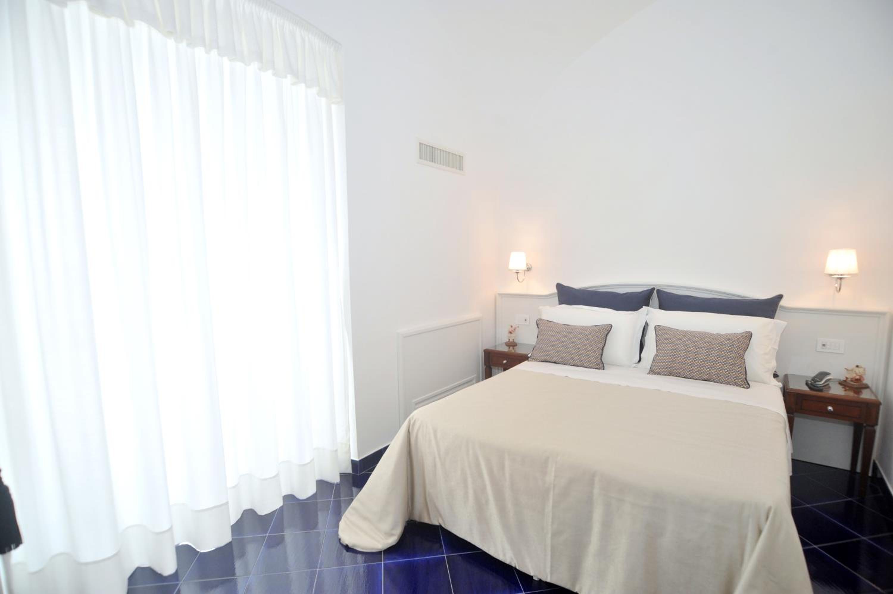 Queen Suite with Sea View - Photo 1