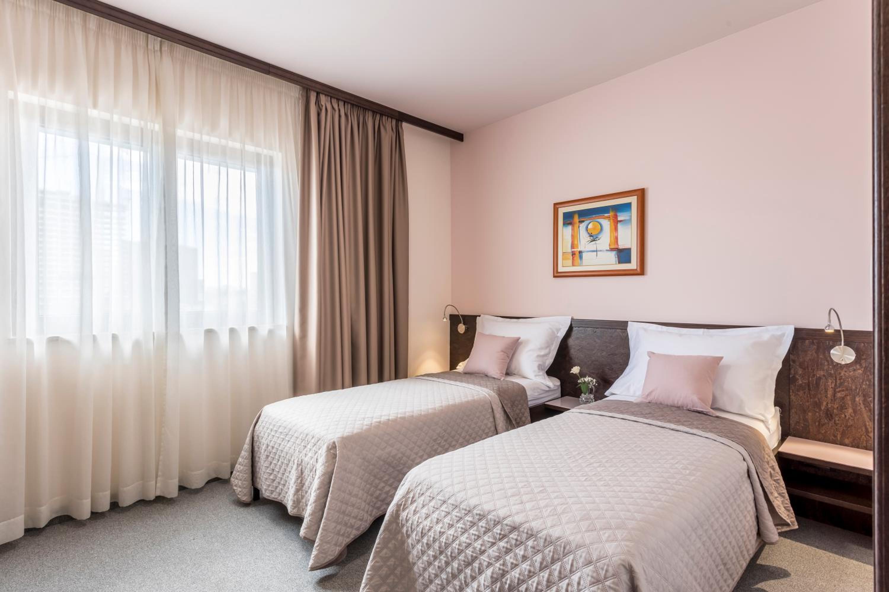 Double or Twin Room - Photo 3