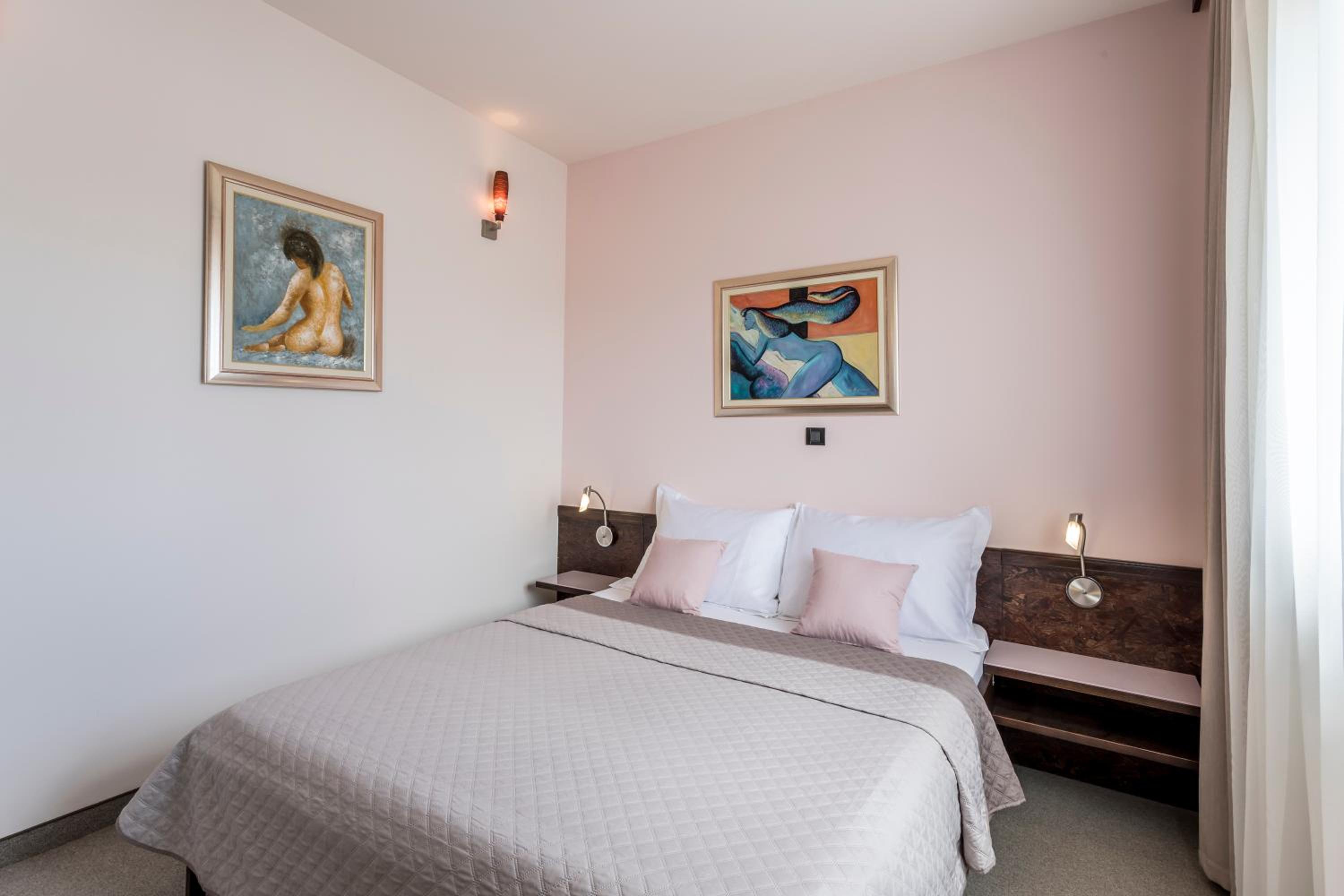 Double or Twin Room - Photo 2