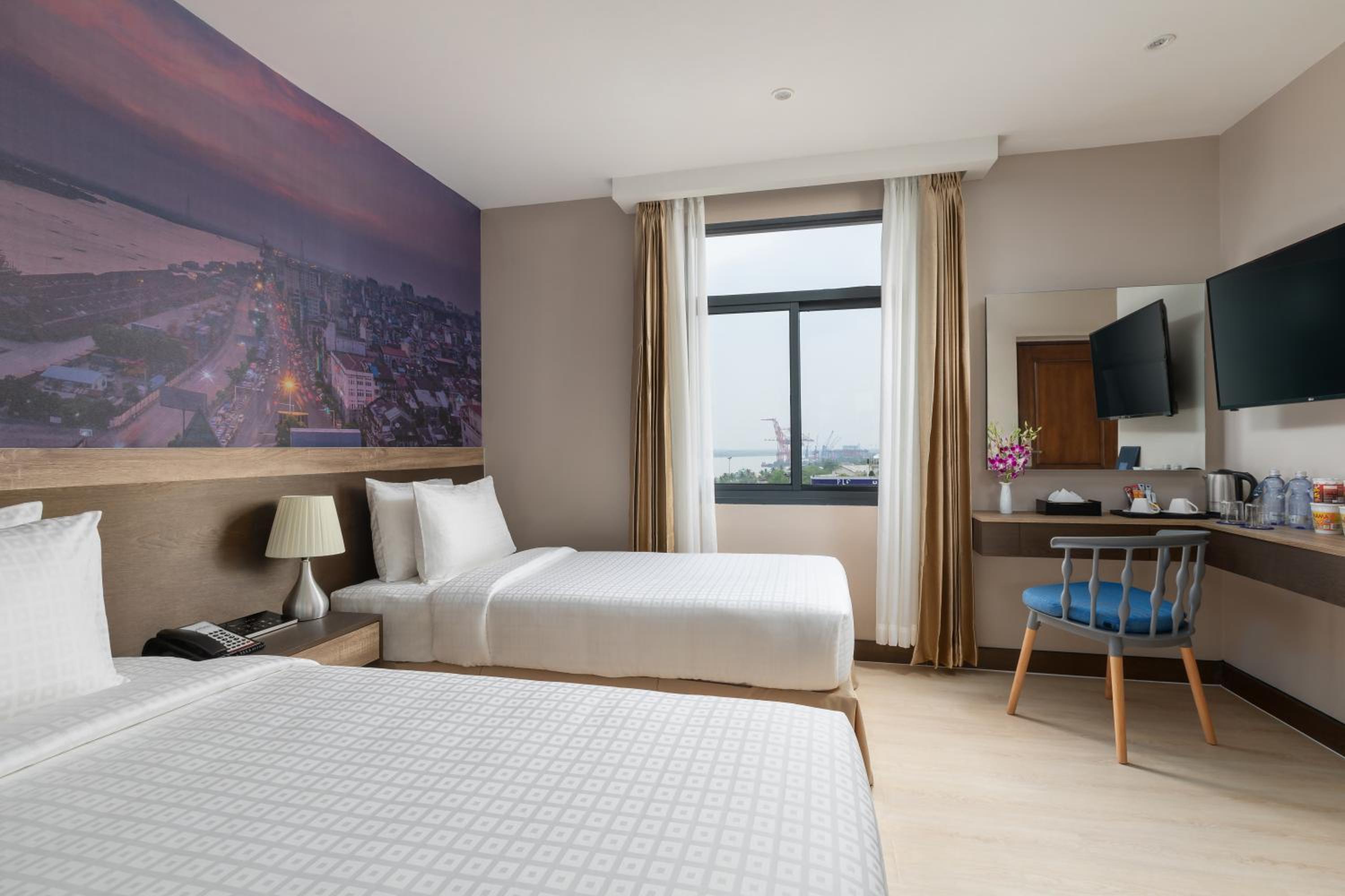 Deluxe Double Or Twin Room With River View photo 2