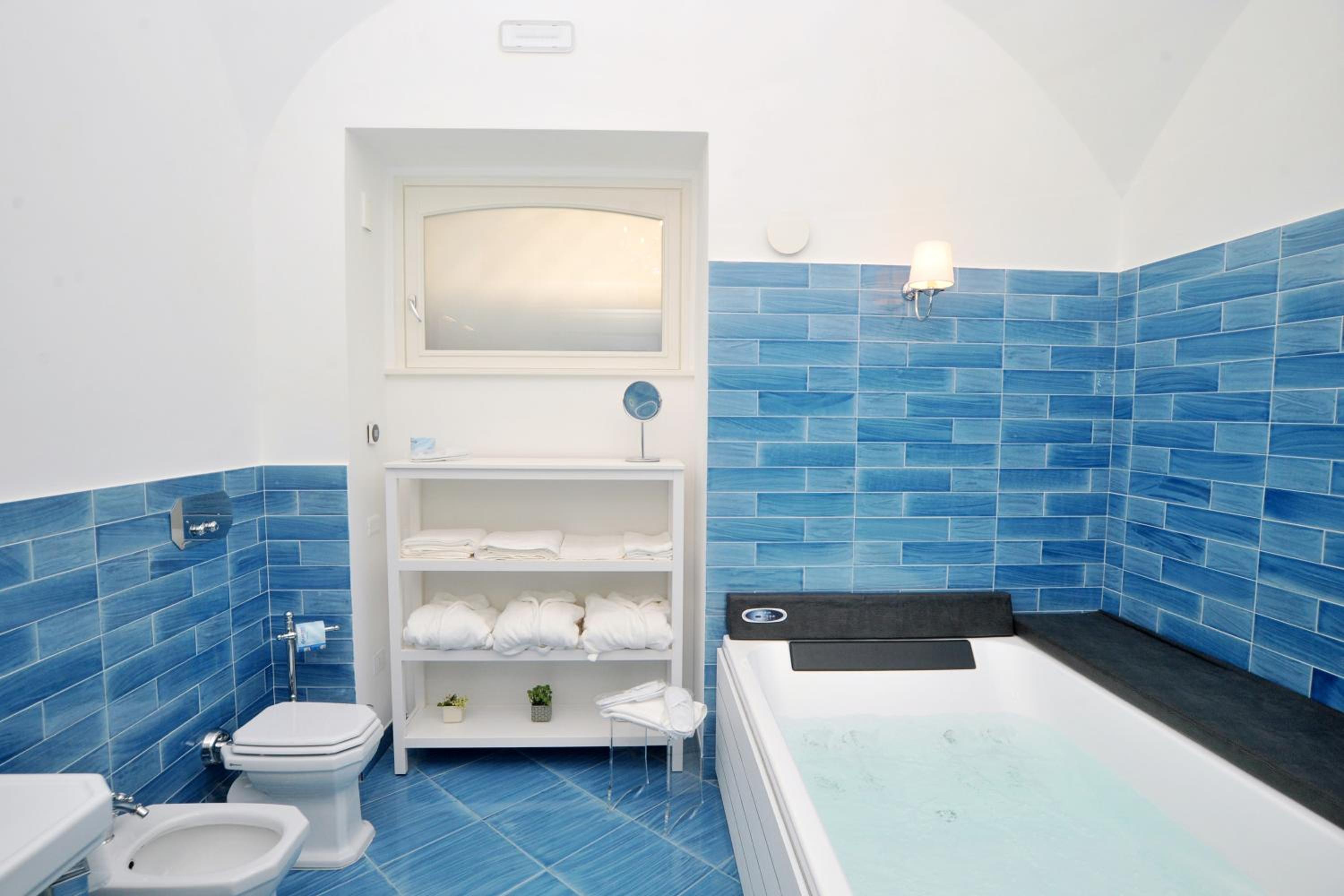 King Suite with Sea View - Photo 10