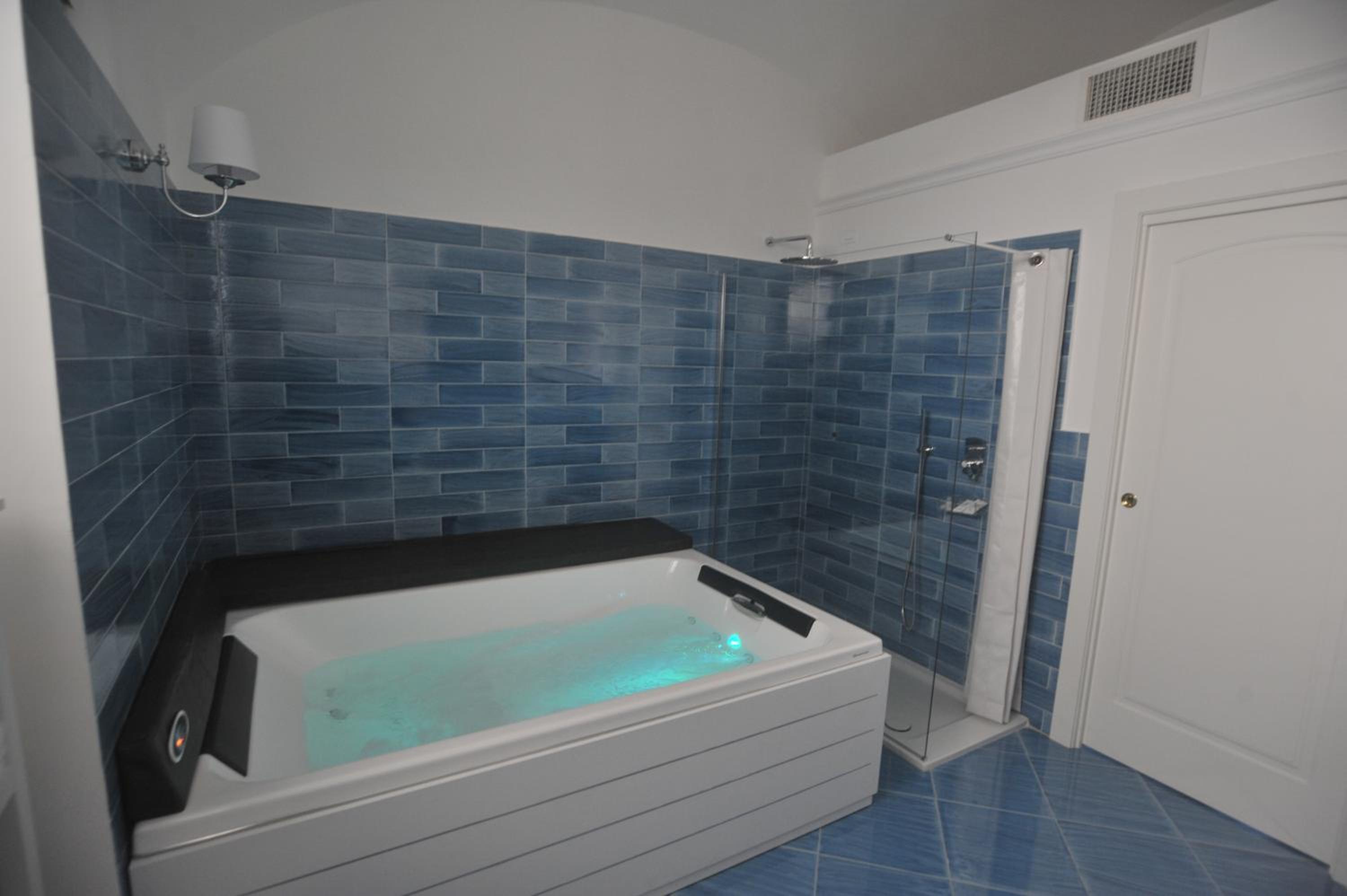 King Suite with Sea View - Photo 26