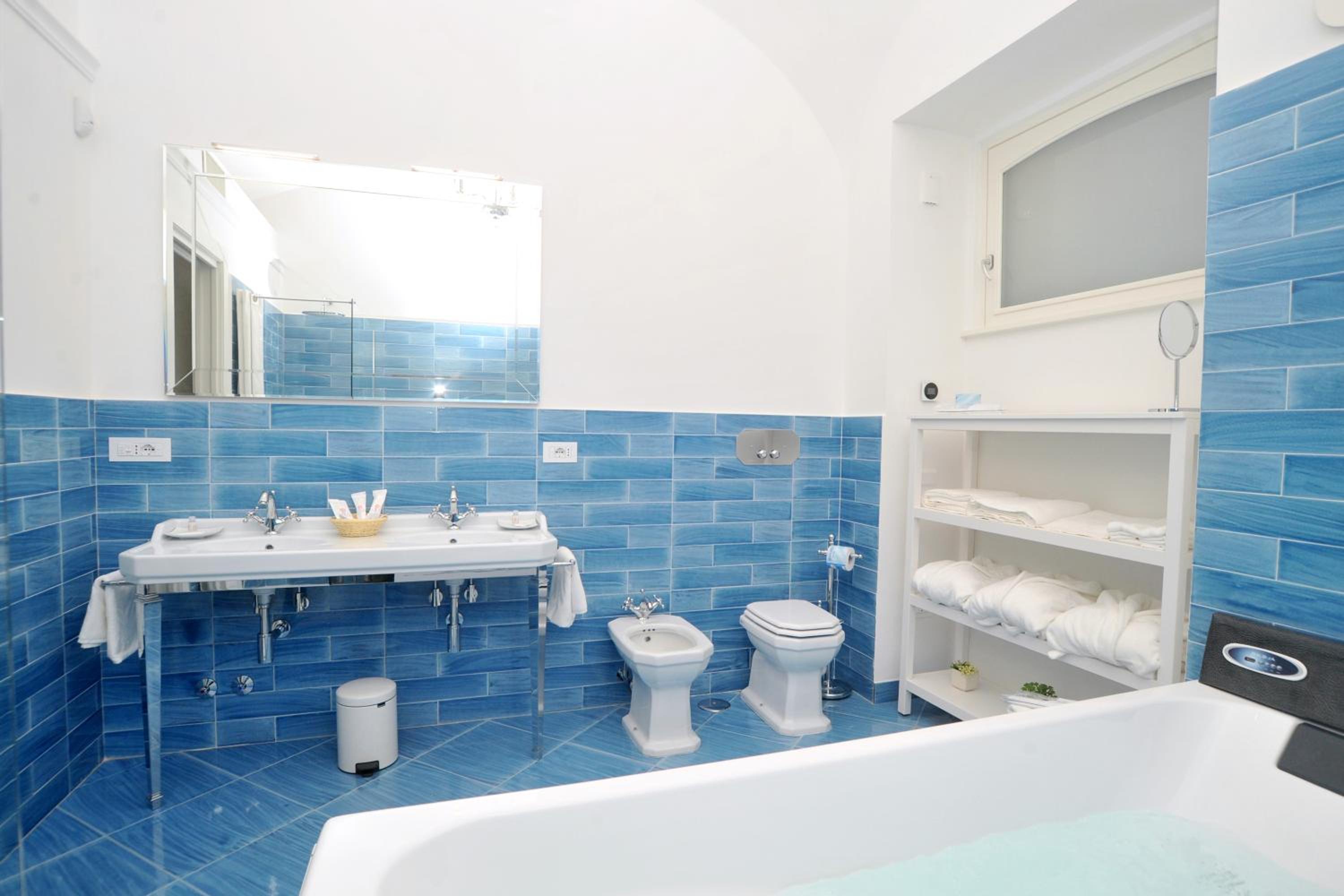 King Suite with Sea View - Photo 25