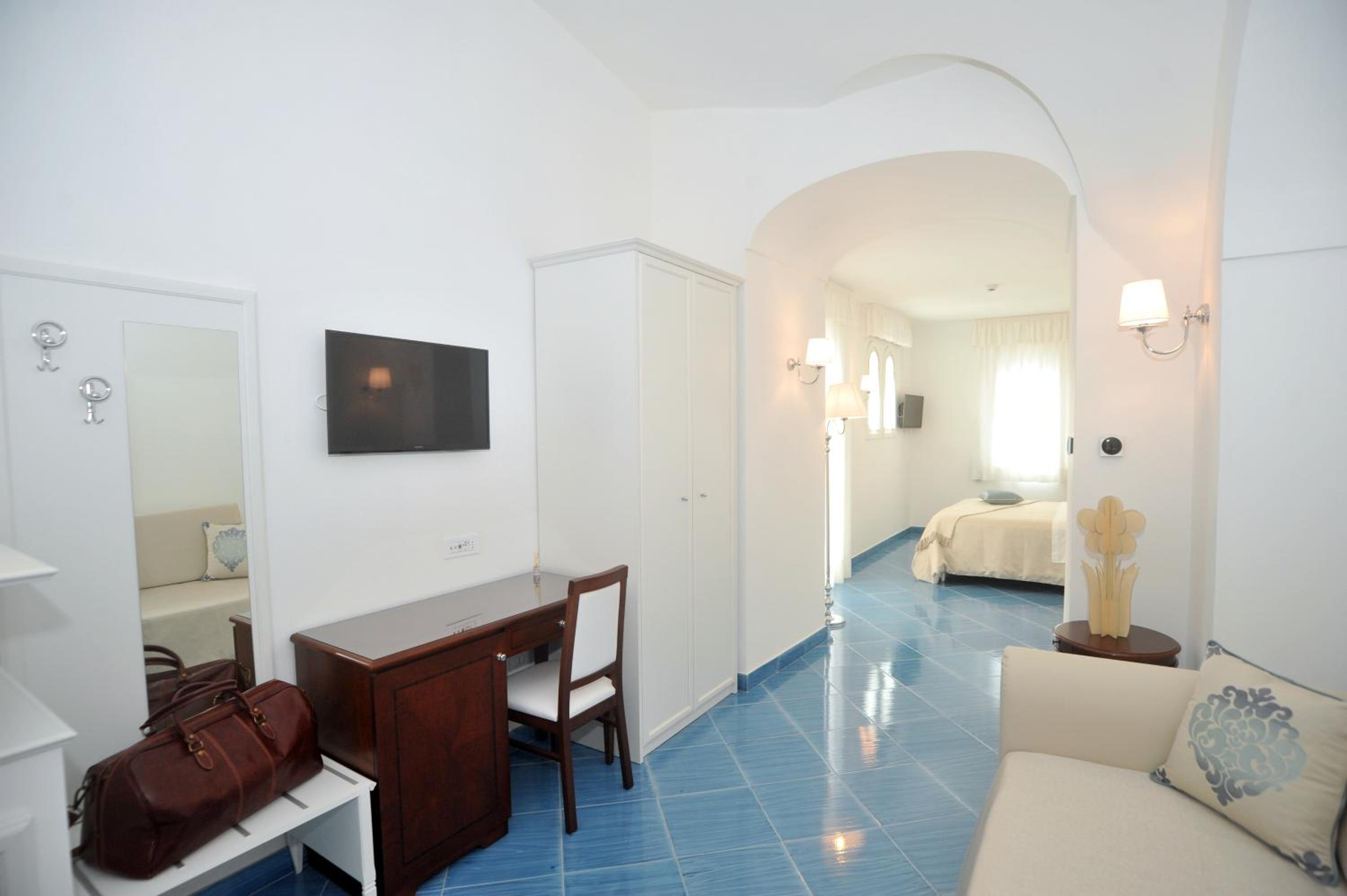 King Suite with Sea View - Photo 4