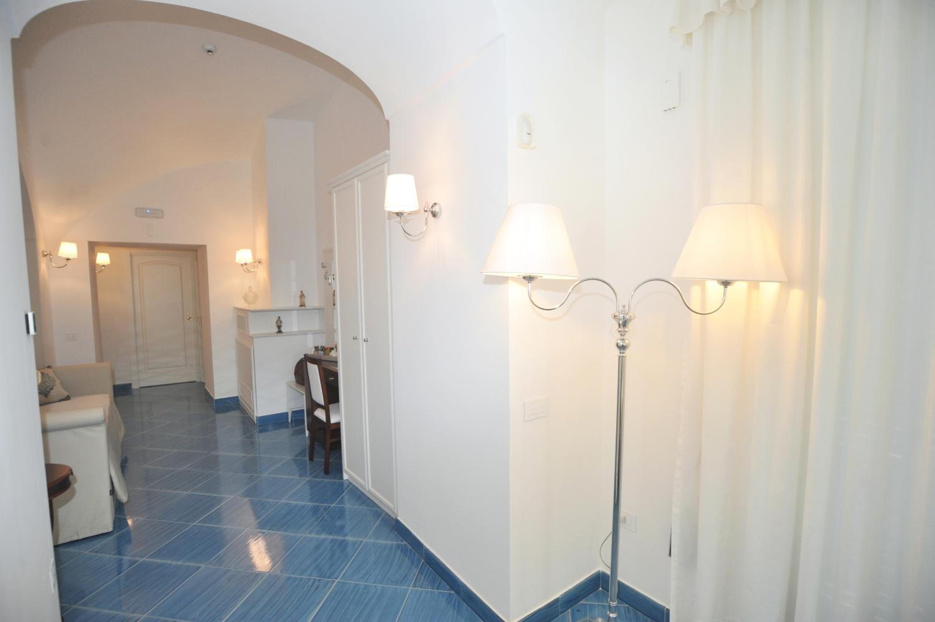 King Suite with Sea View - Photo 18