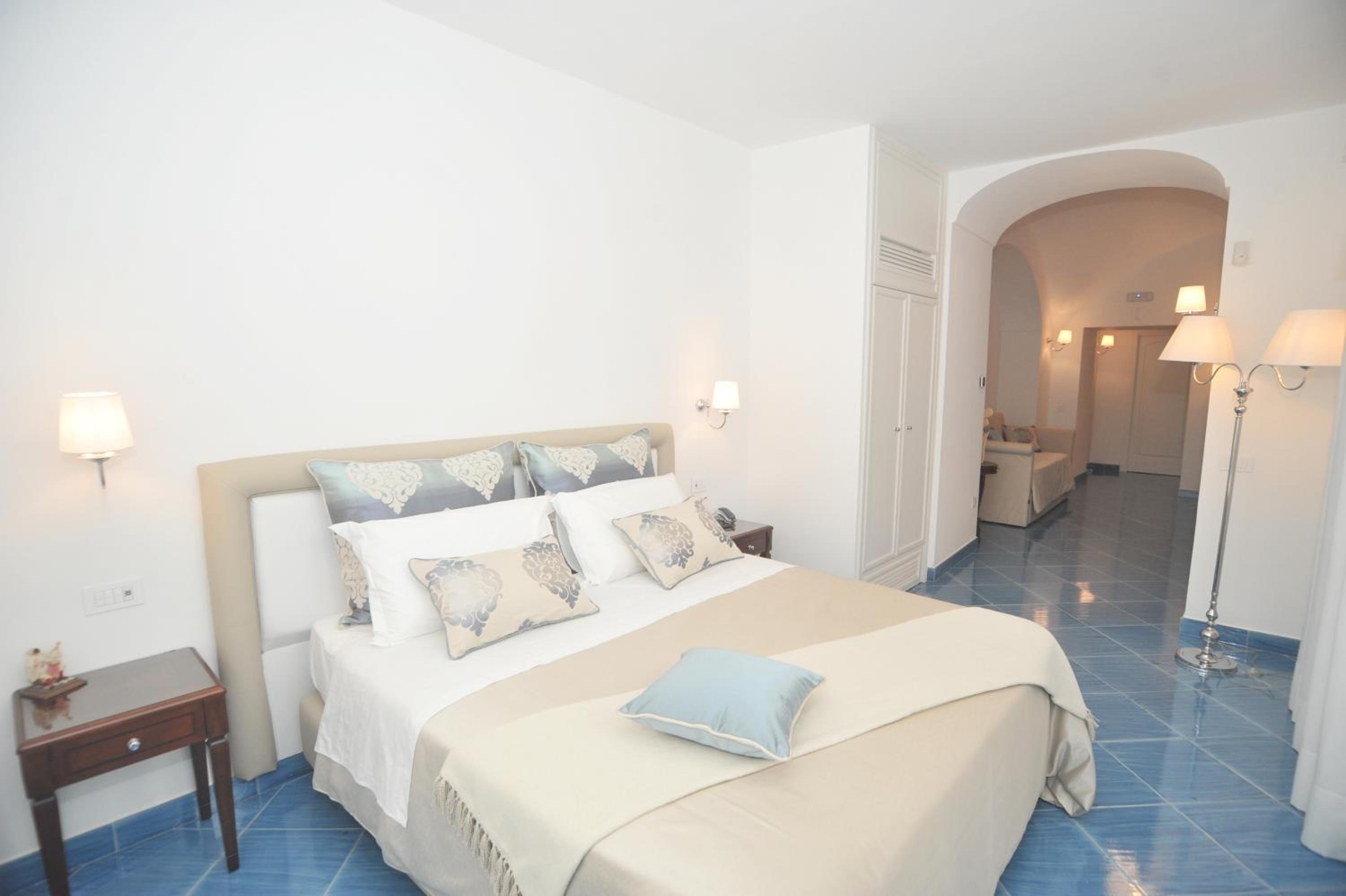King Suite with Sea View - Photo 19