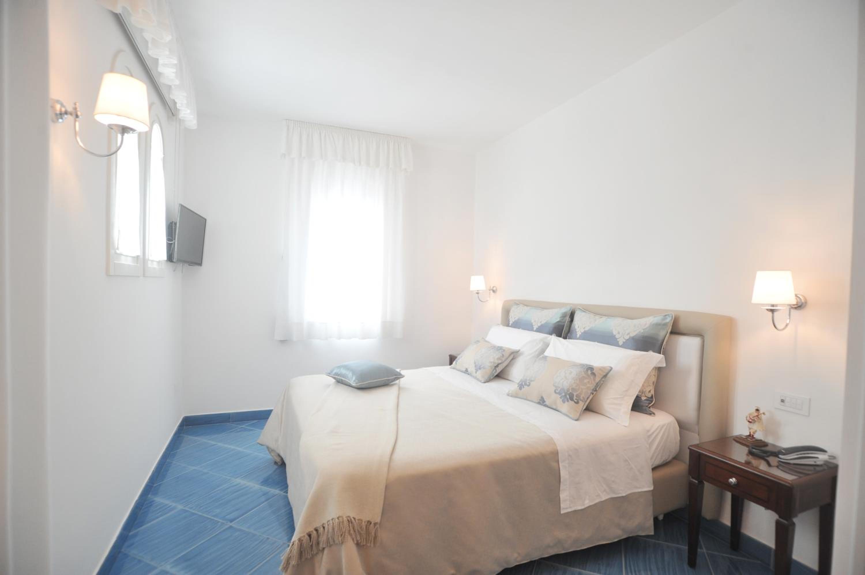 King Suite with Sea View - Photo 21
