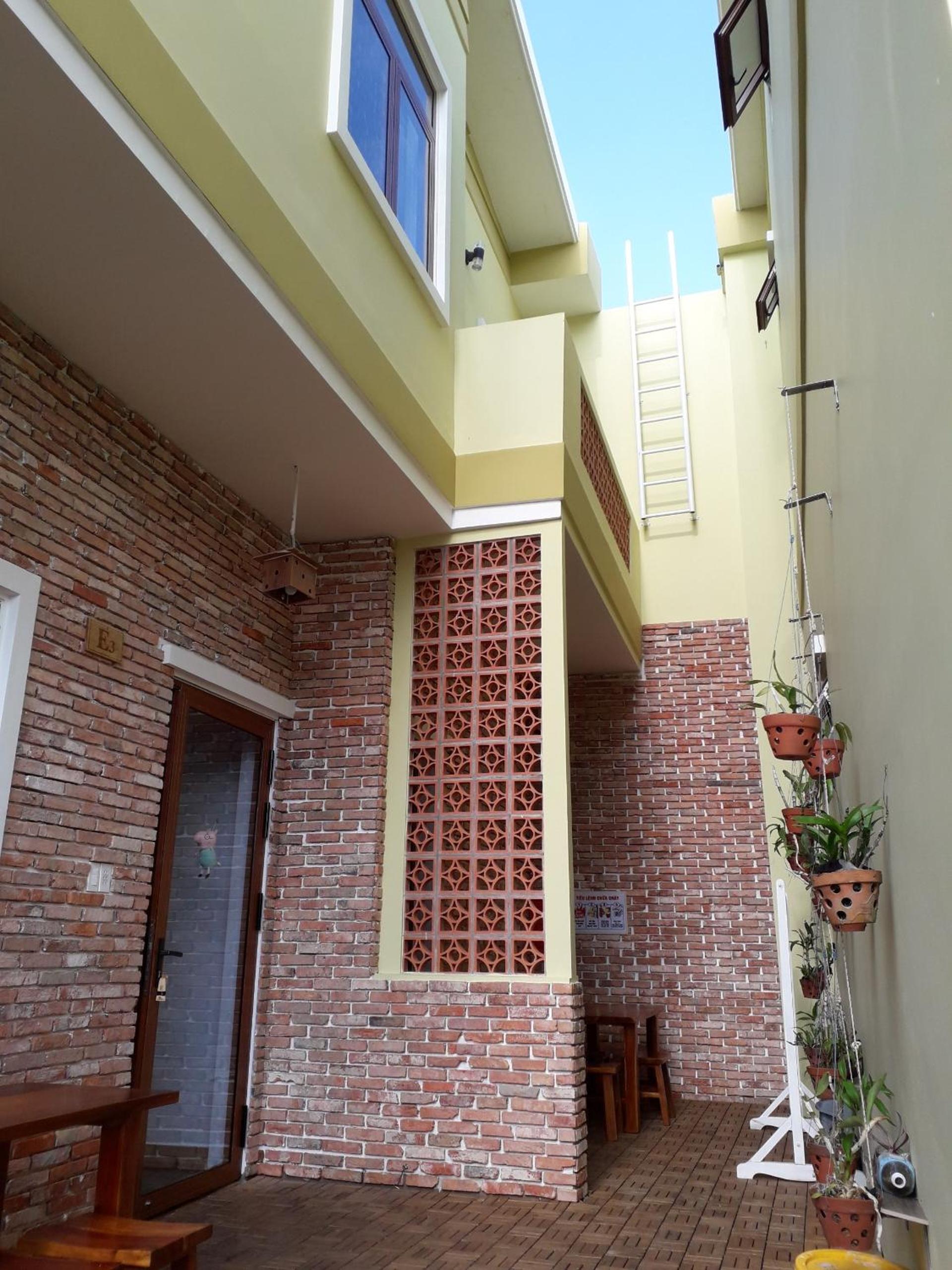 Five-Bedroom Villa photo 3