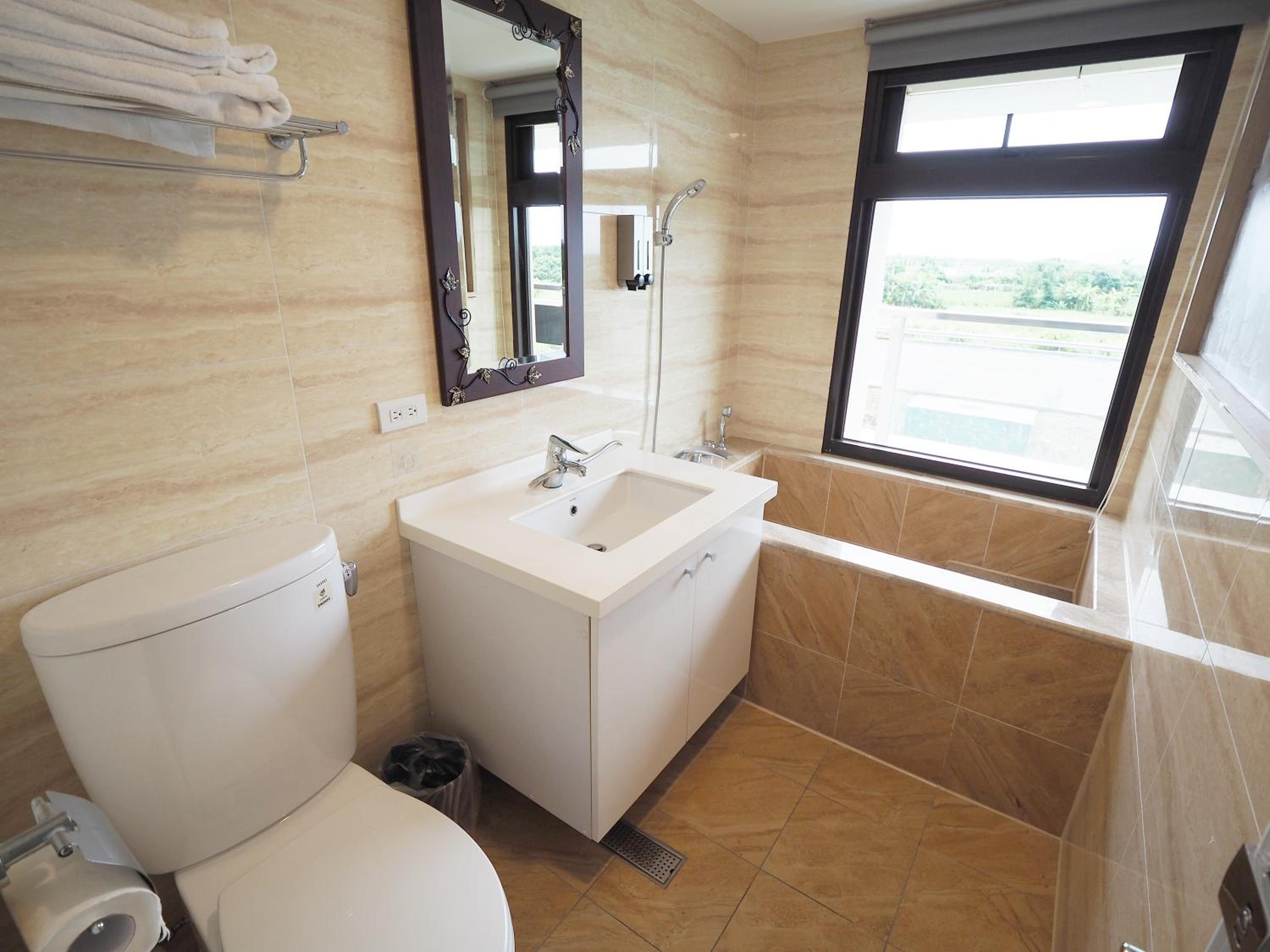 Standard Twin Room - Photo 4