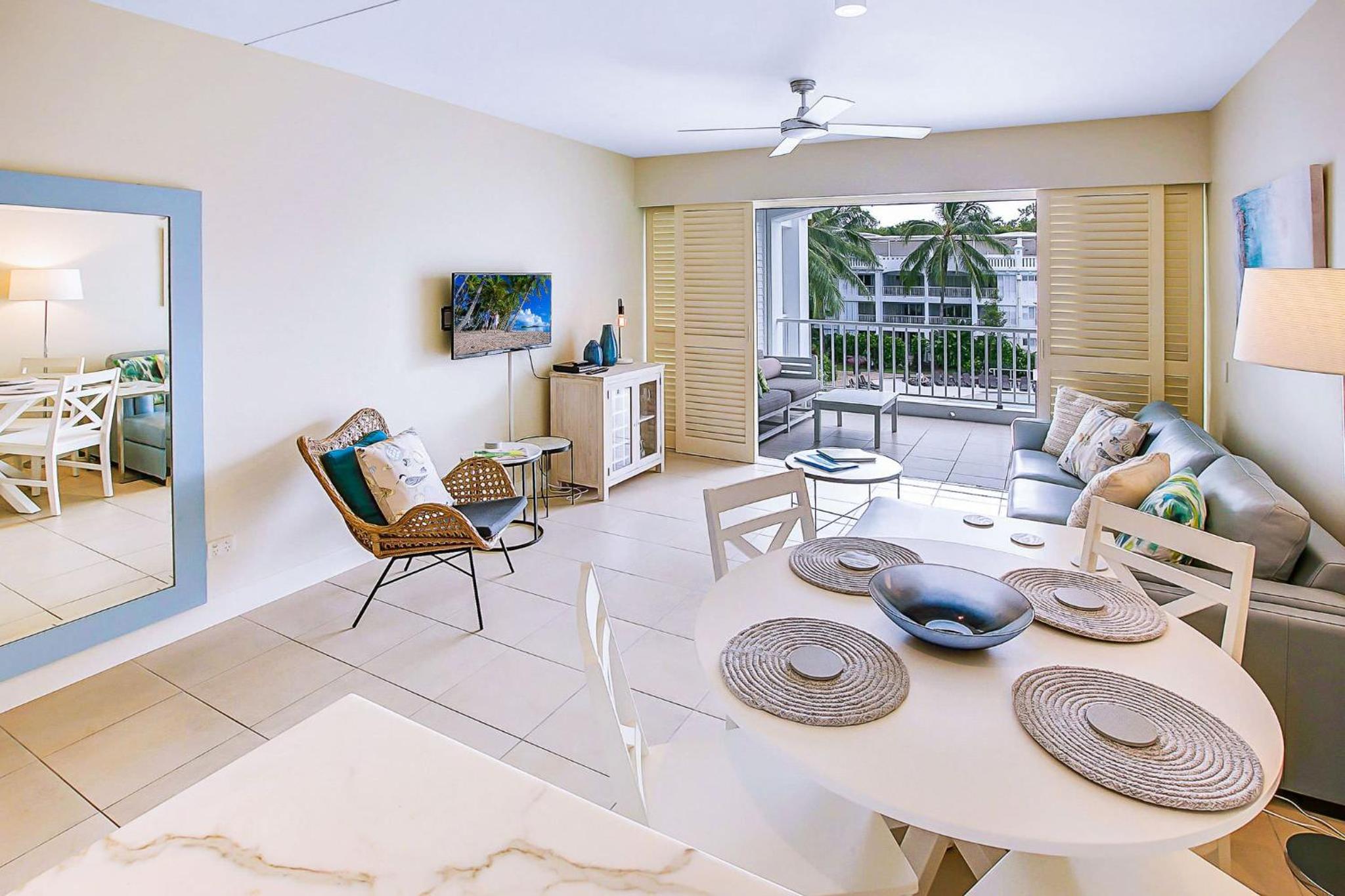 Poolview One Bedroom apartment with private rooftop spa