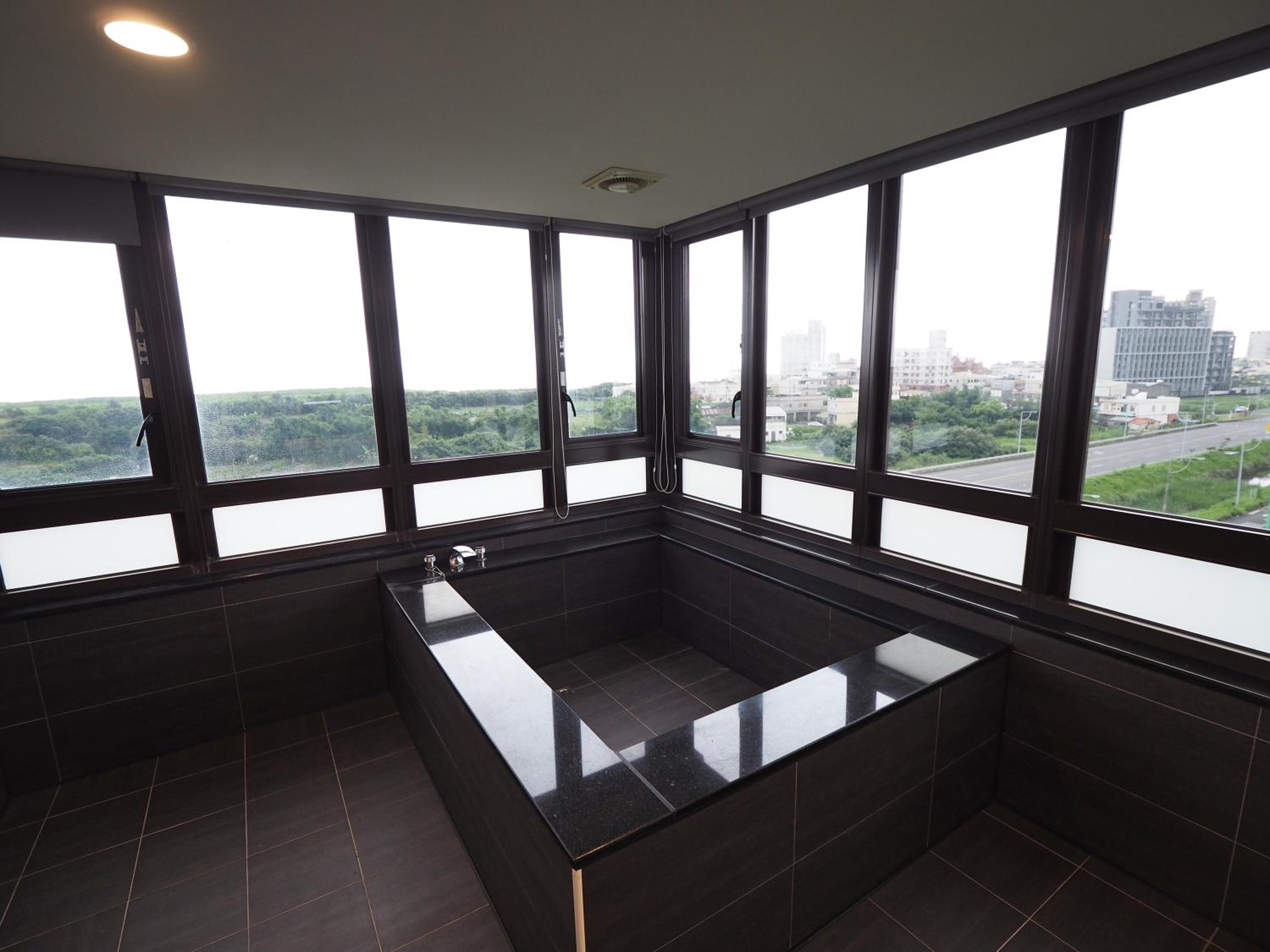 Deluxe Quadruple Room - Photo 2