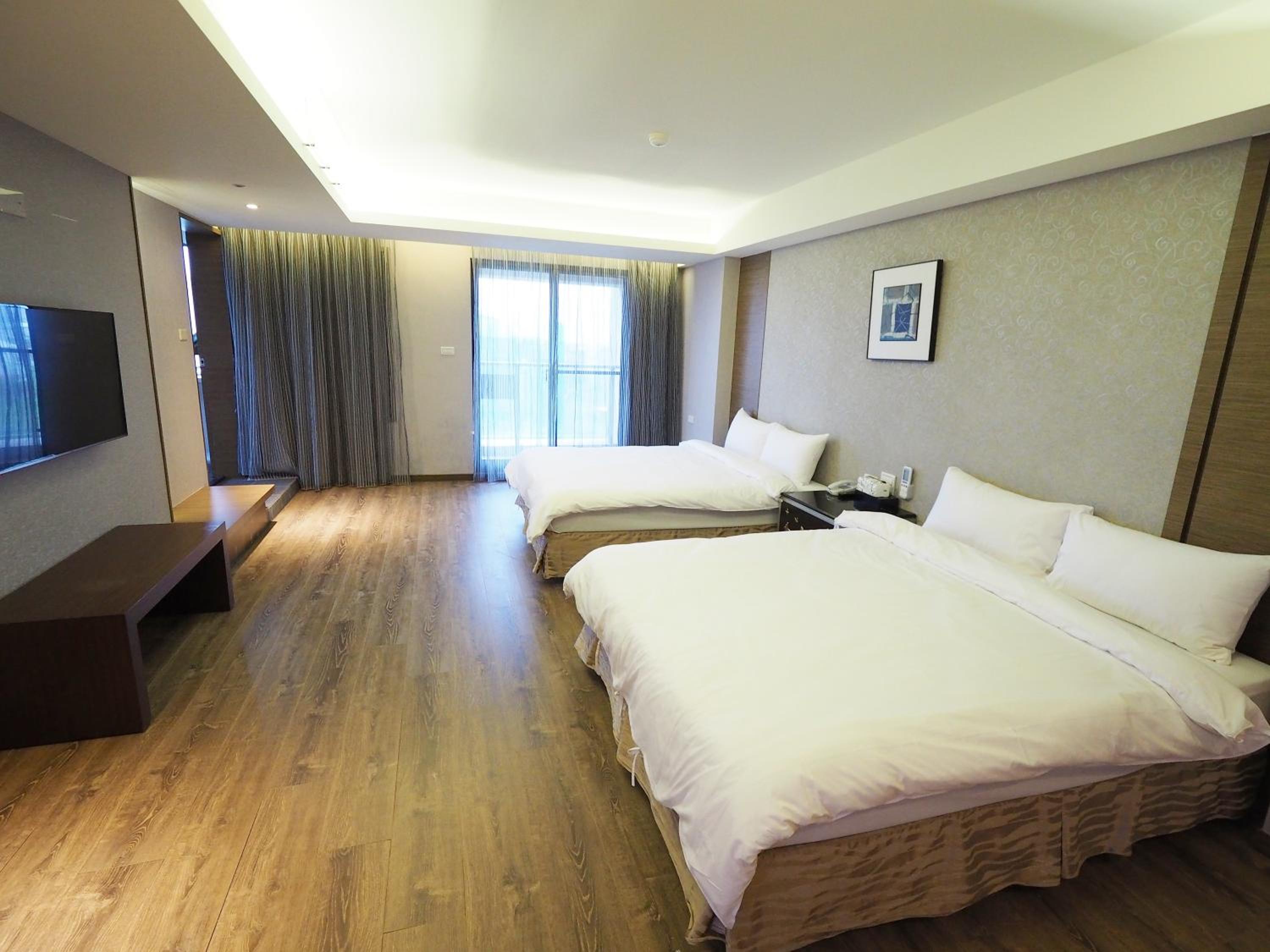 Deluxe Quadruple Room - Photo 6