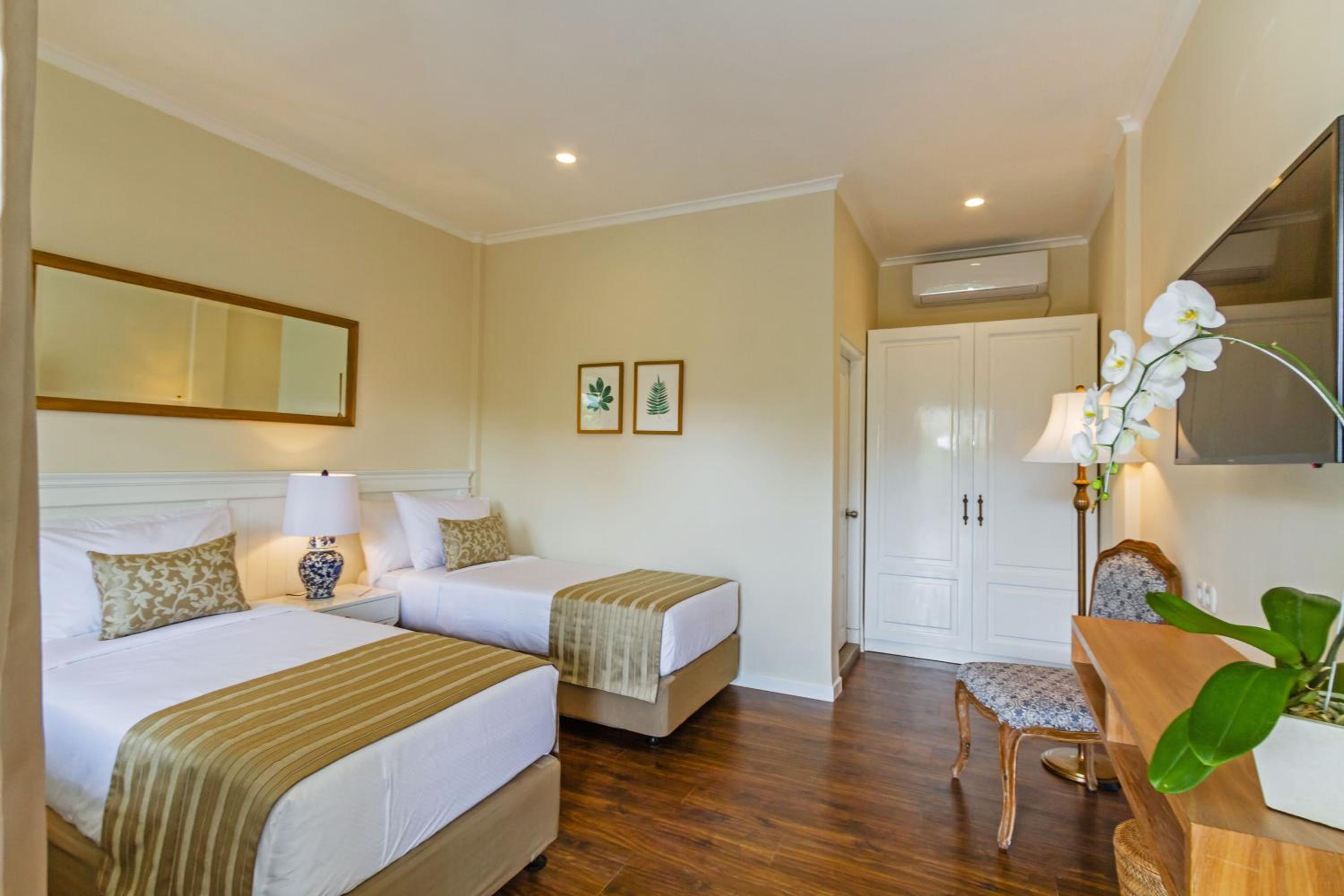 Deluxe Double or Twin Room with Pool View - Photo 2