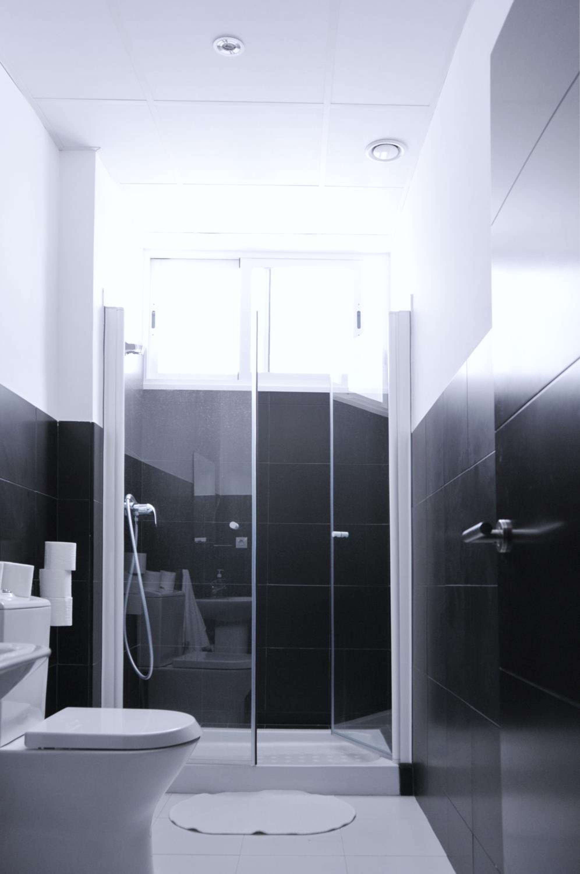 Quadruple Room with Private Bathroom - Photo 7