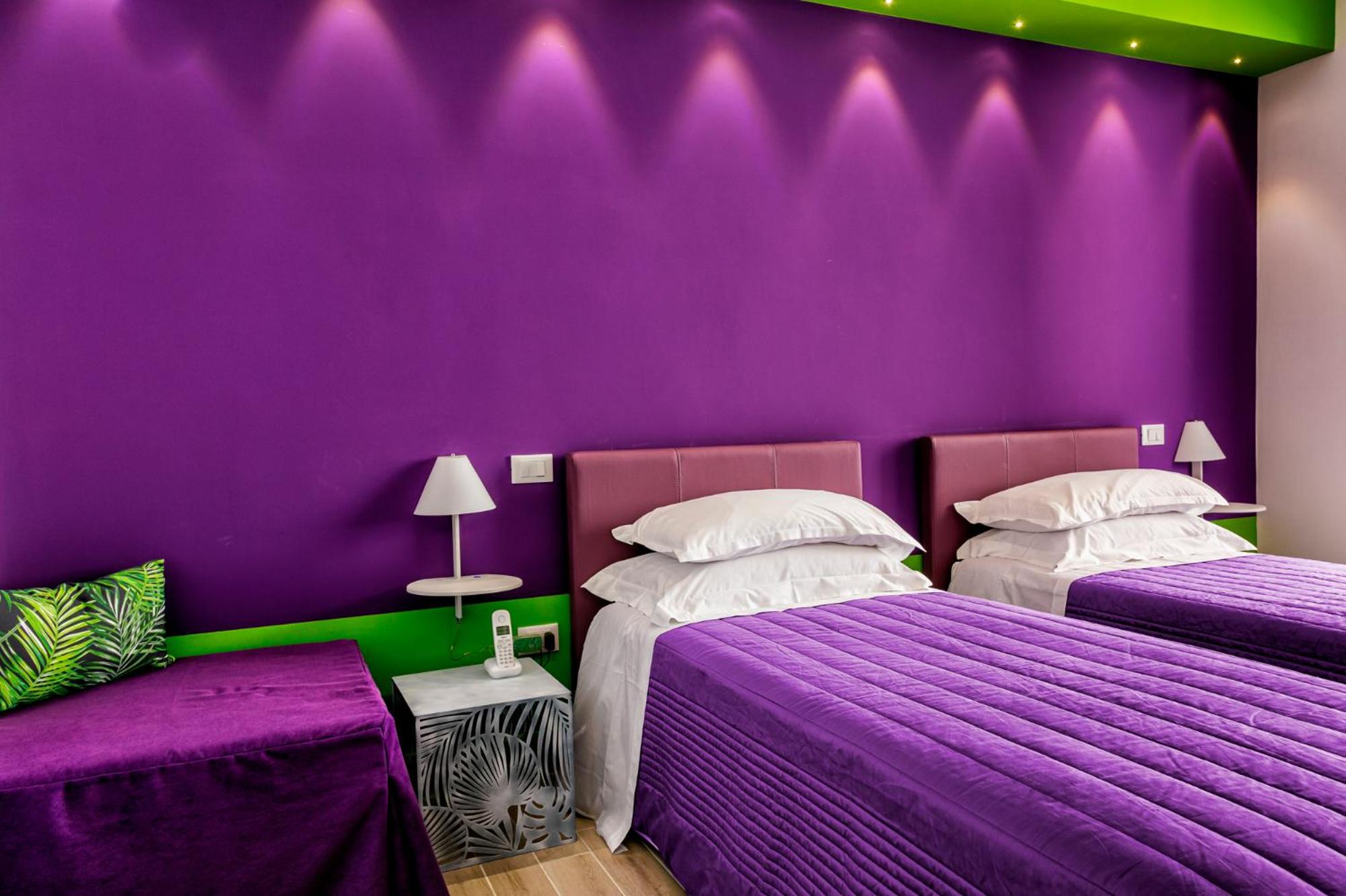 Twin Room with Balcony - Photo 2