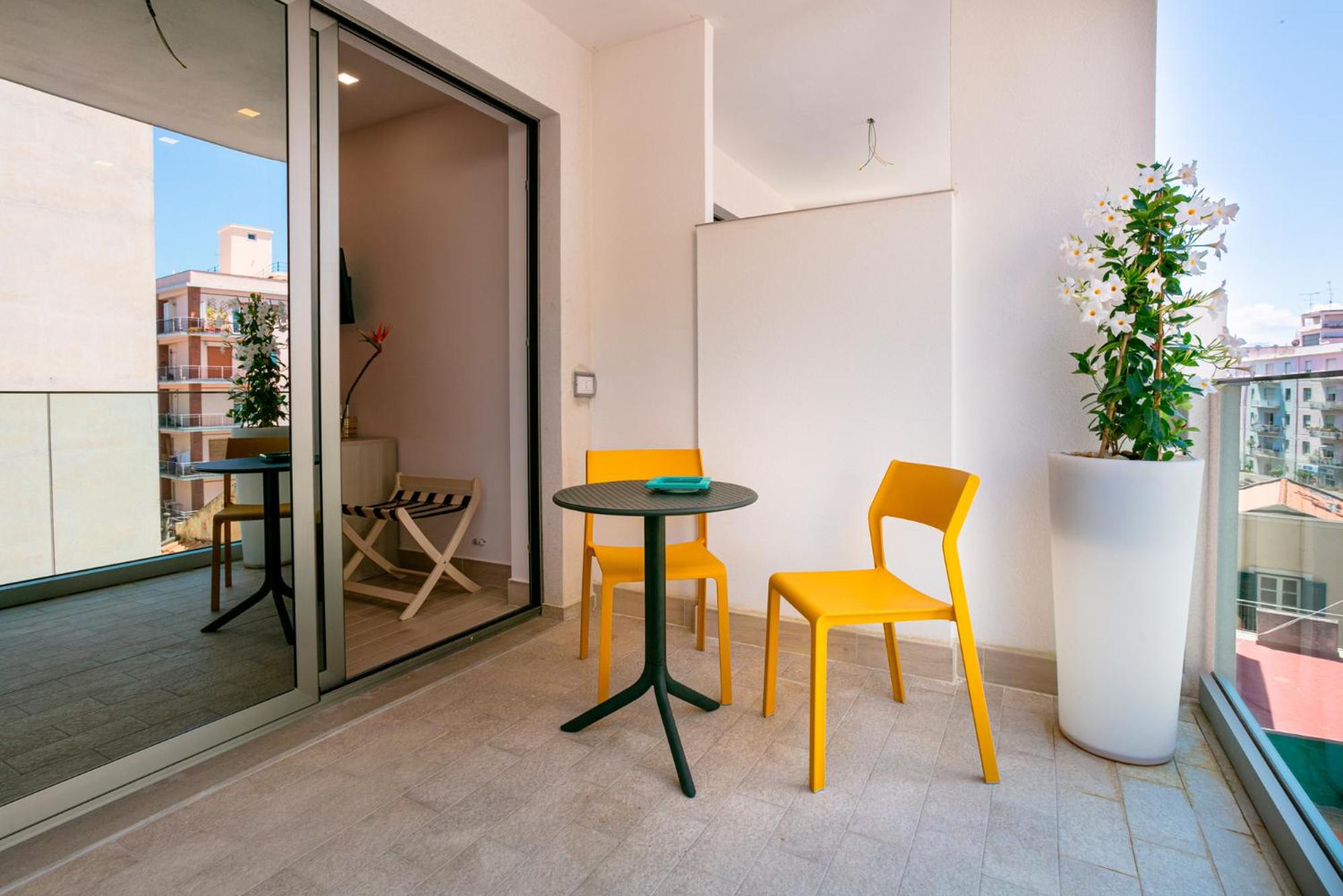 Deluxe Double Room with Balcony photo 2