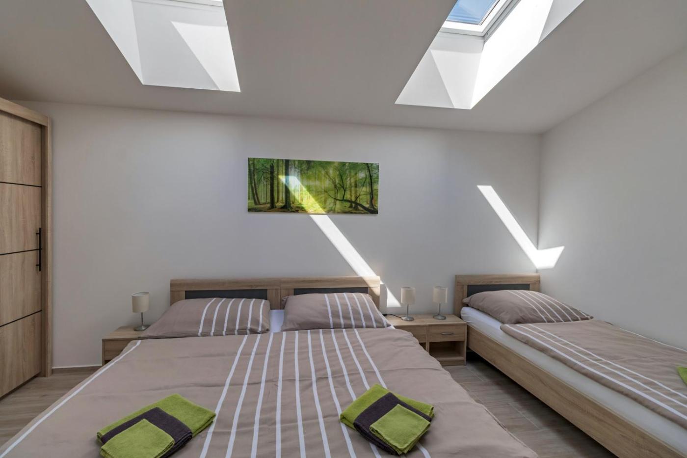 Apartment with Terrace - Photo 7