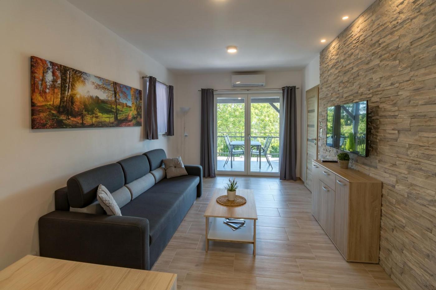 Apartment with Terrace - Photo 6