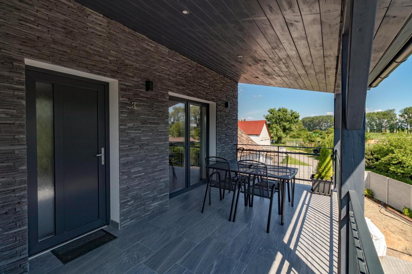 Apartment with Terrace - Photo 3