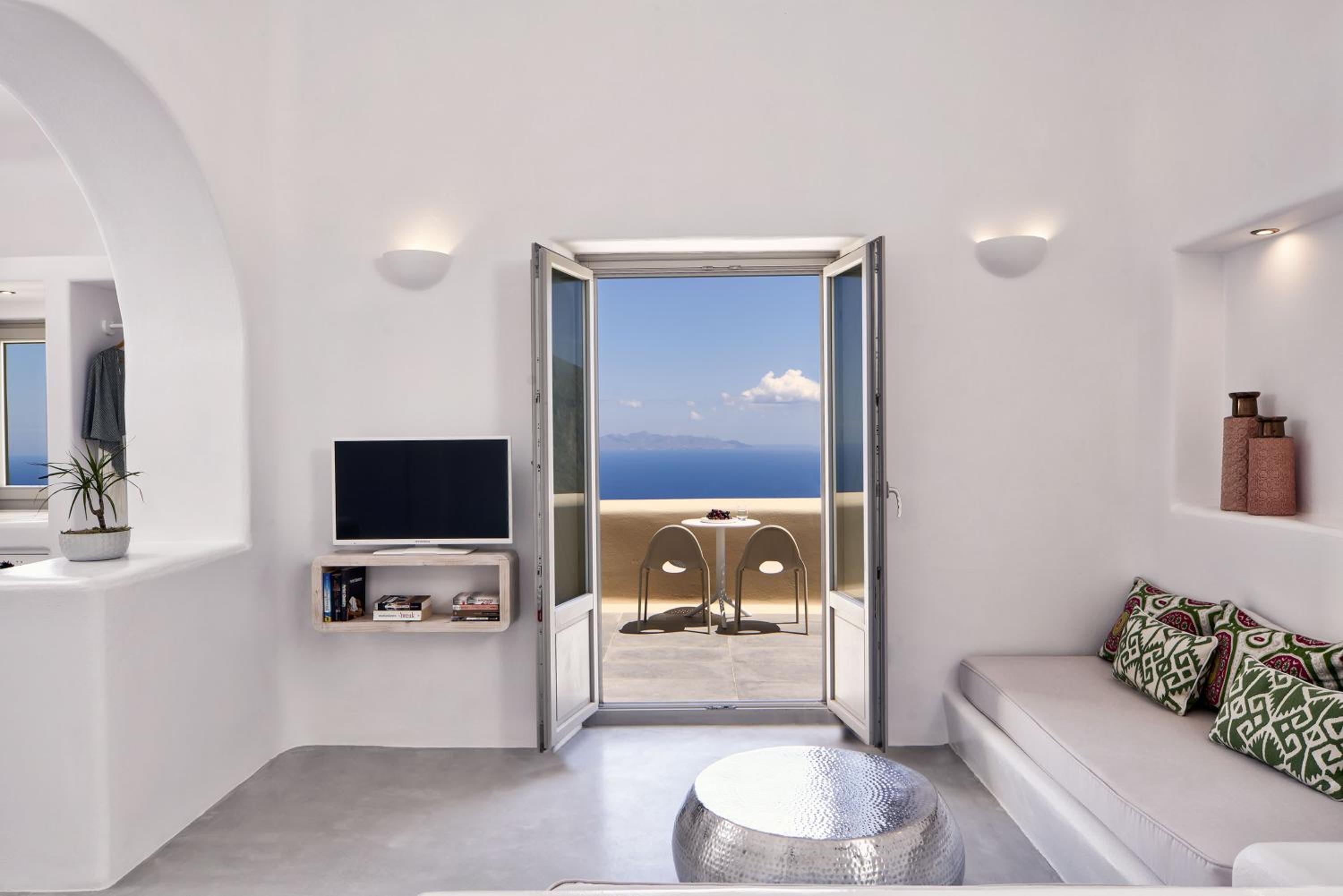 Private Executive Suite with Outdoor Heated Tub photo 2