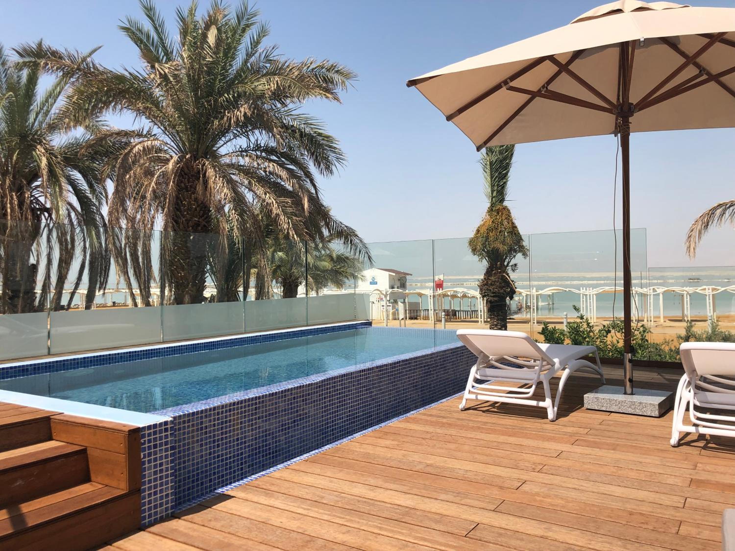 Premium Double Room with Pool - Photo 7