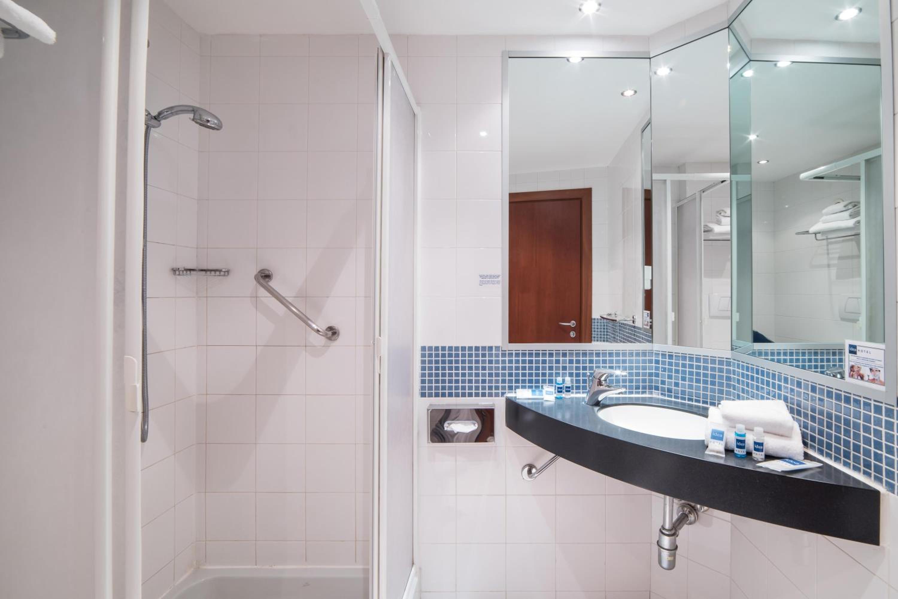 Standard Triple Room - Photo 2
