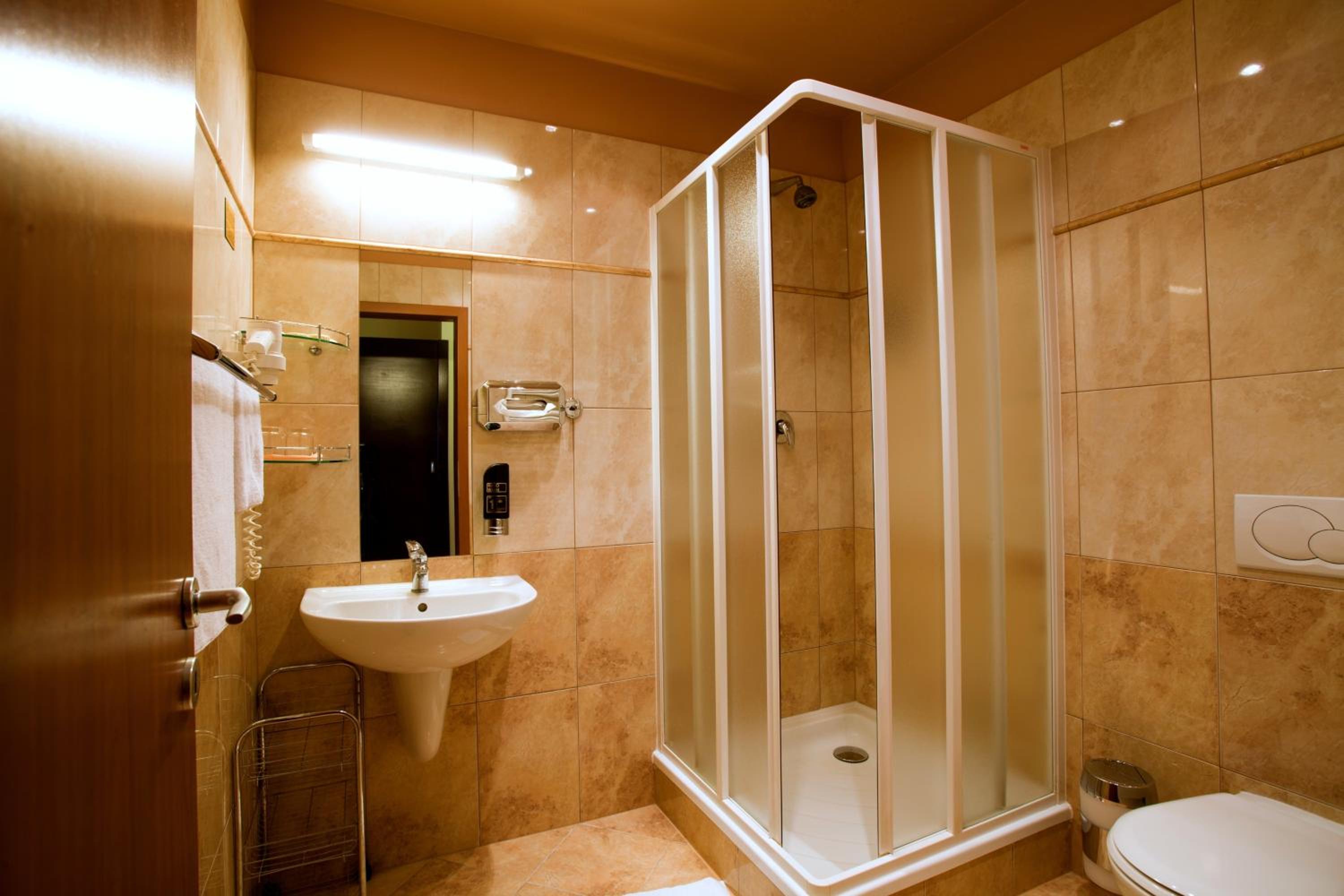 Double or Twin Room - Photo 15