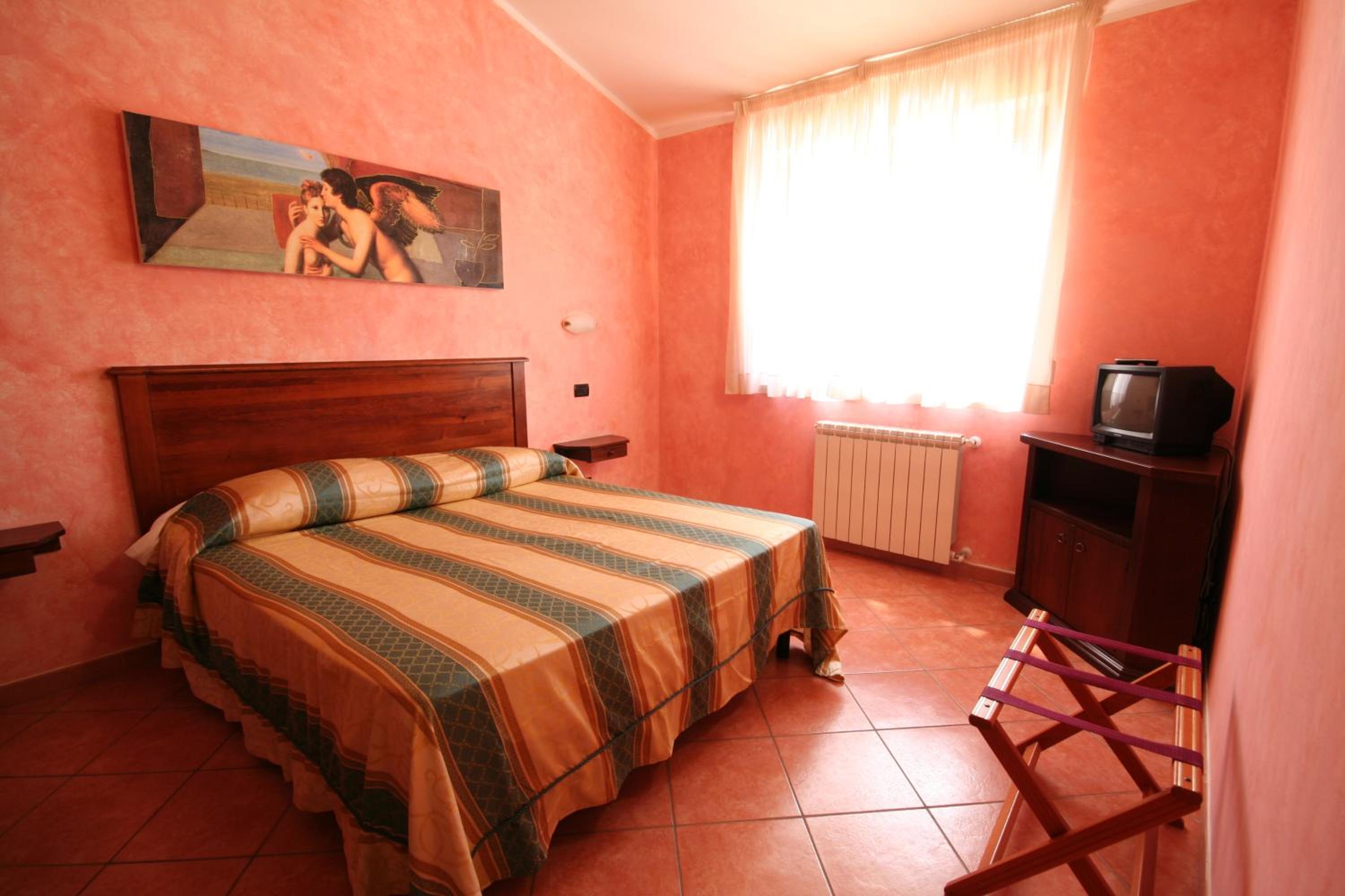 One-Bedroom Apartment - Photo 5