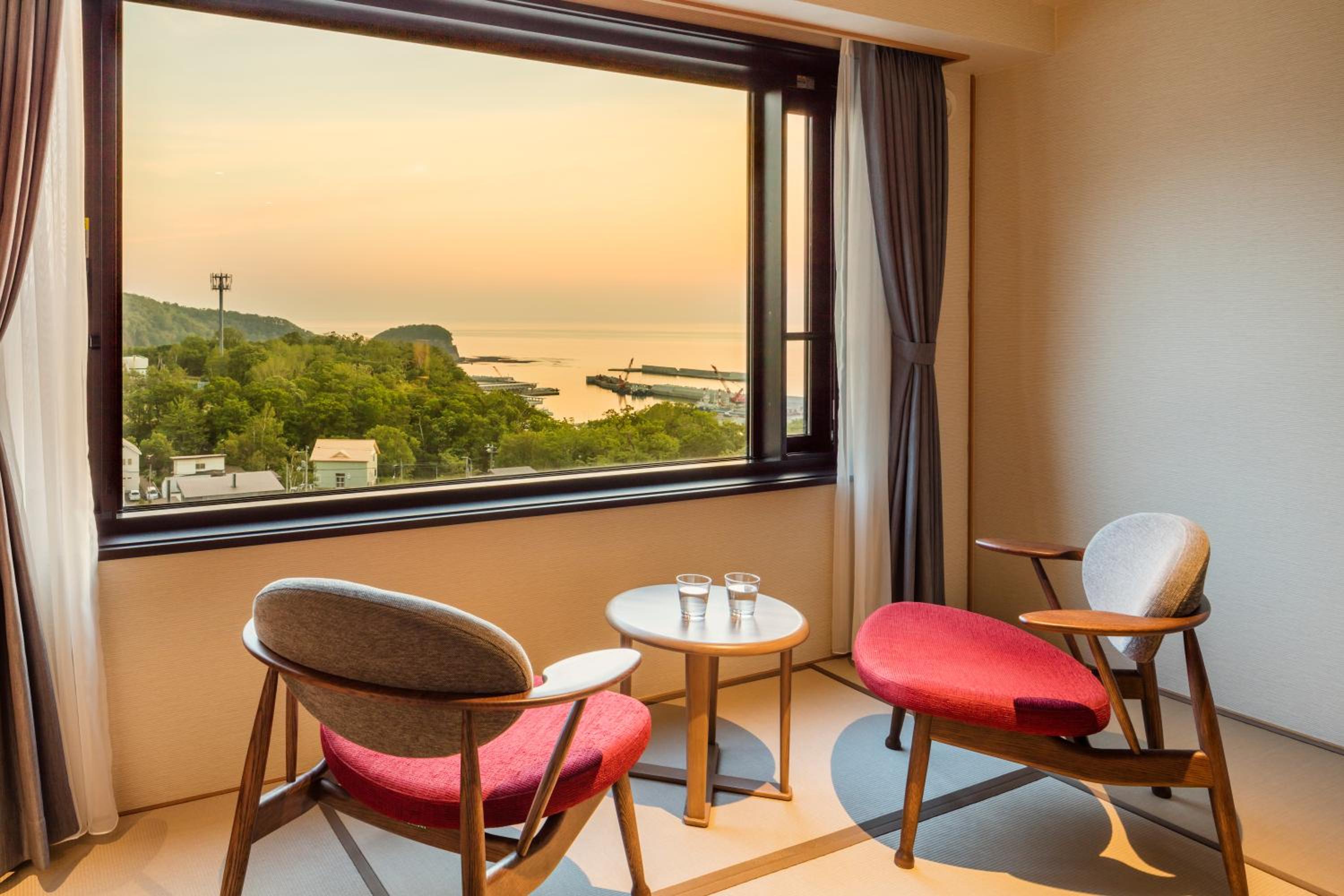 SUNSET Twin Room with Tatami Area - Photo 2