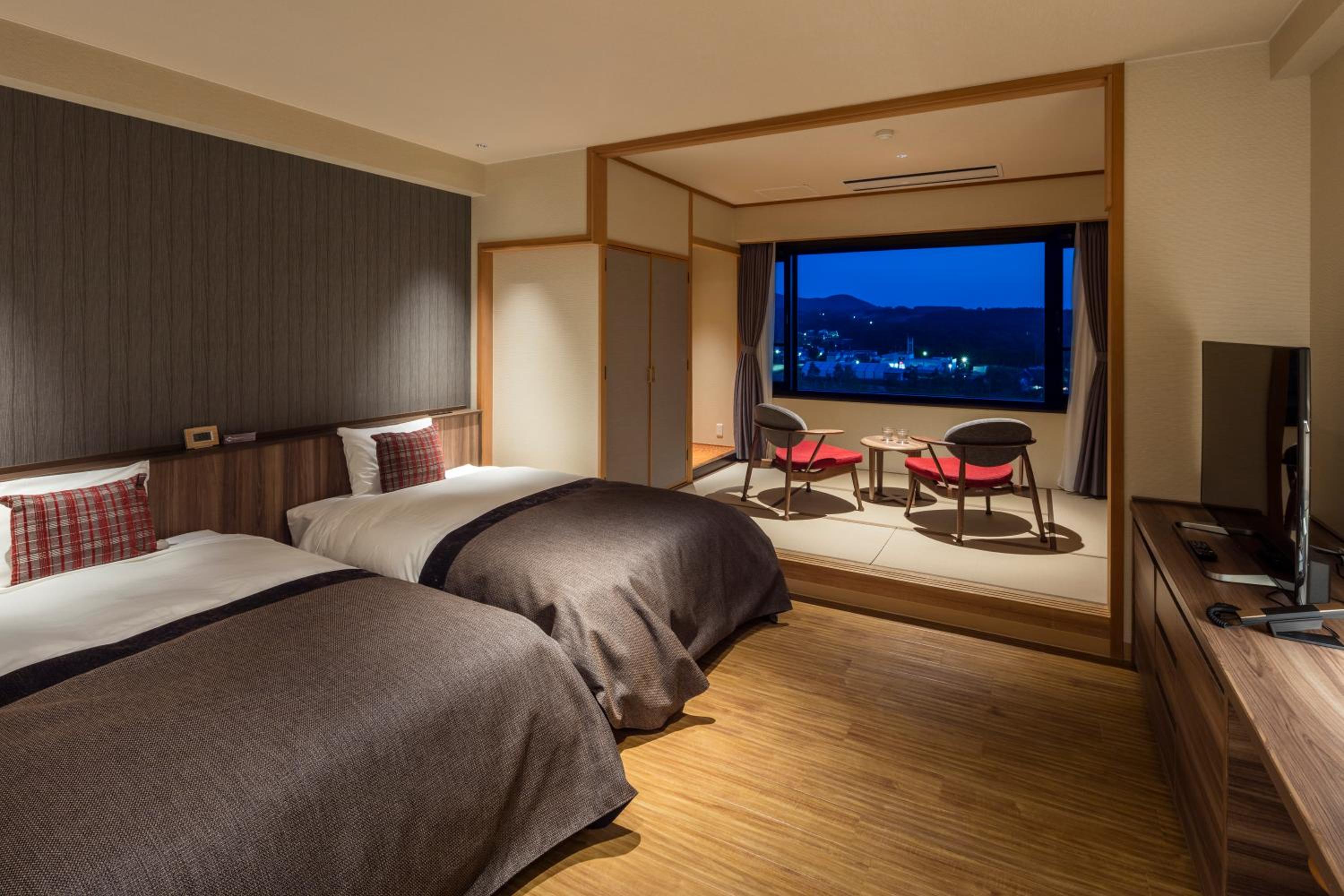 SUNSET Twin Room with Tatami Area - Photo 3