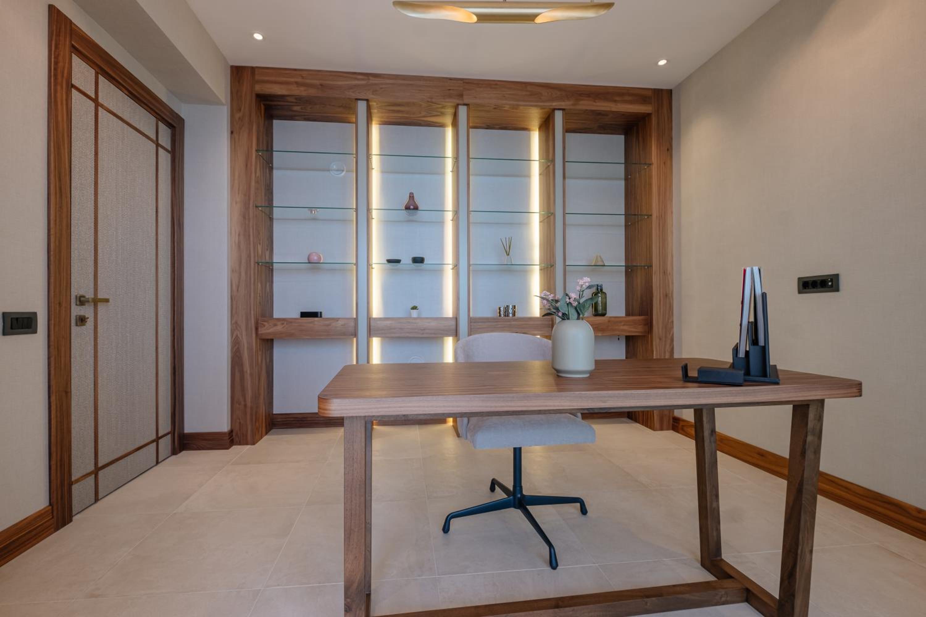 Deluxe Suite with Sea View - Photo 2