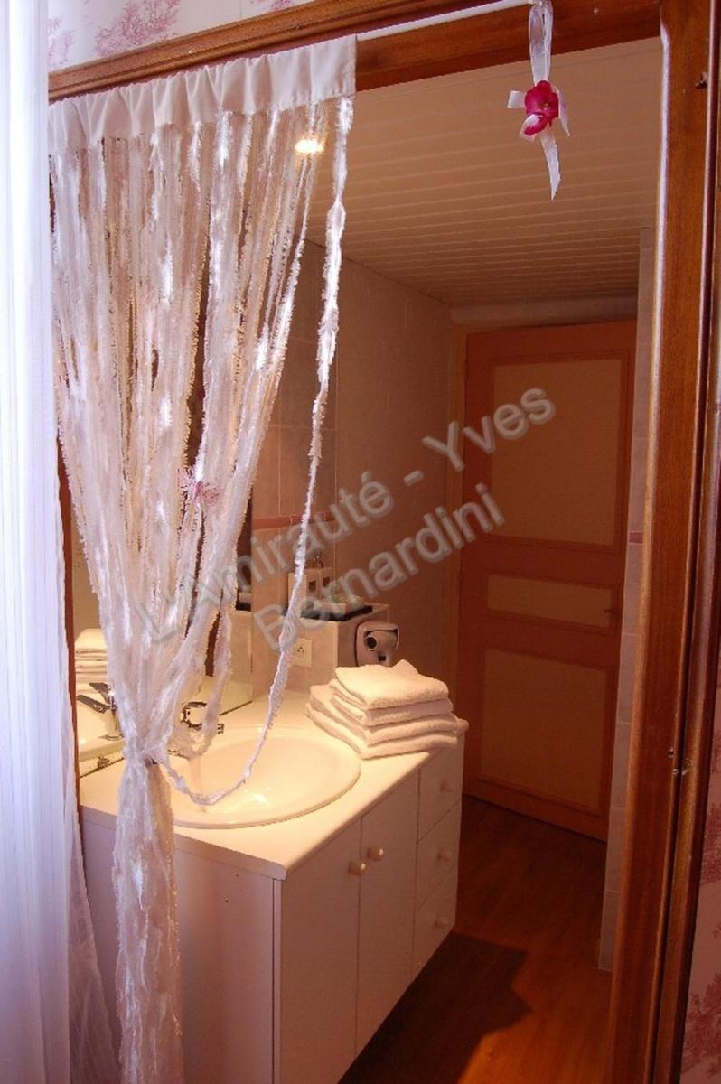 Standard Double Room - Photo 8