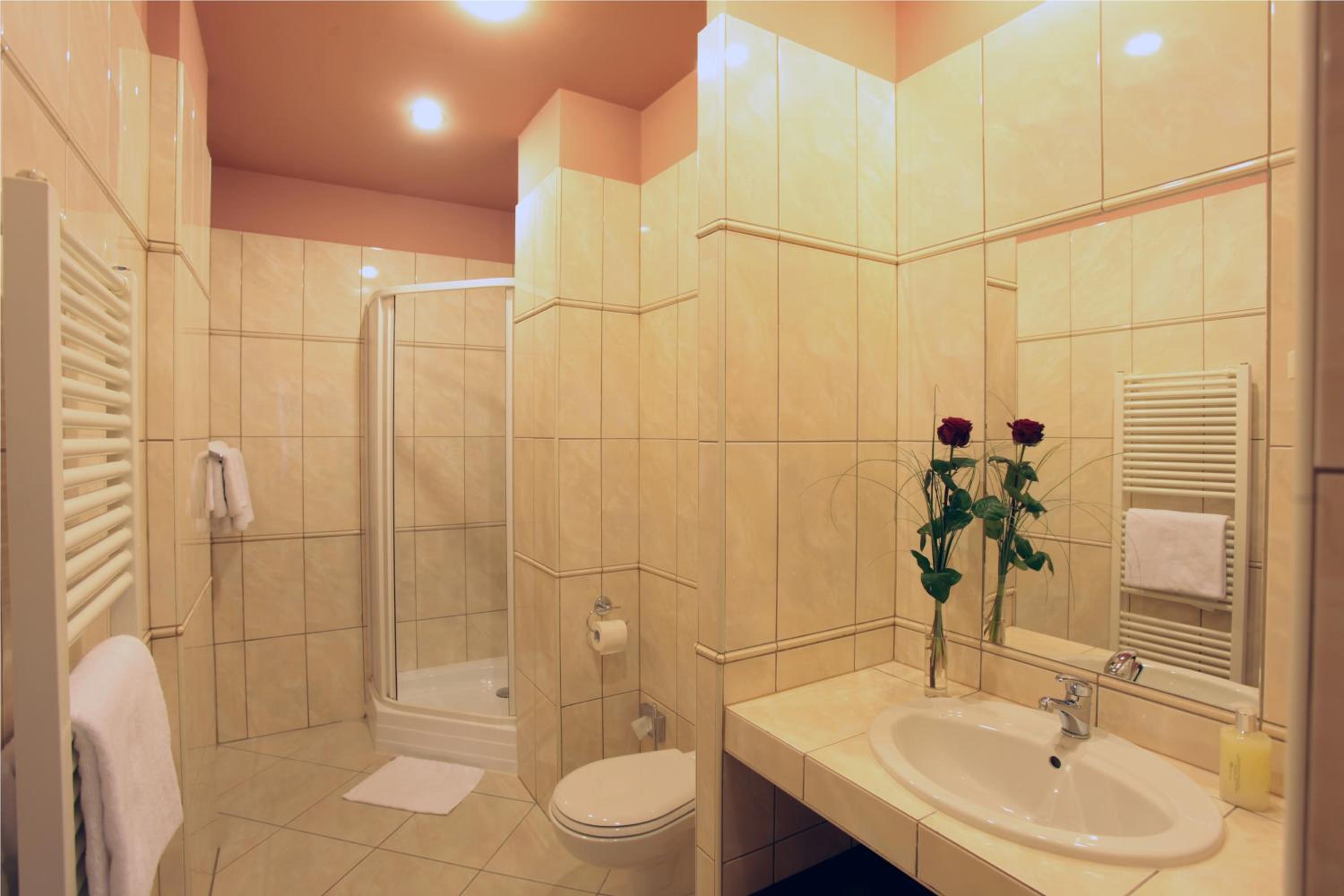 Double or Twin Room - Photo 6