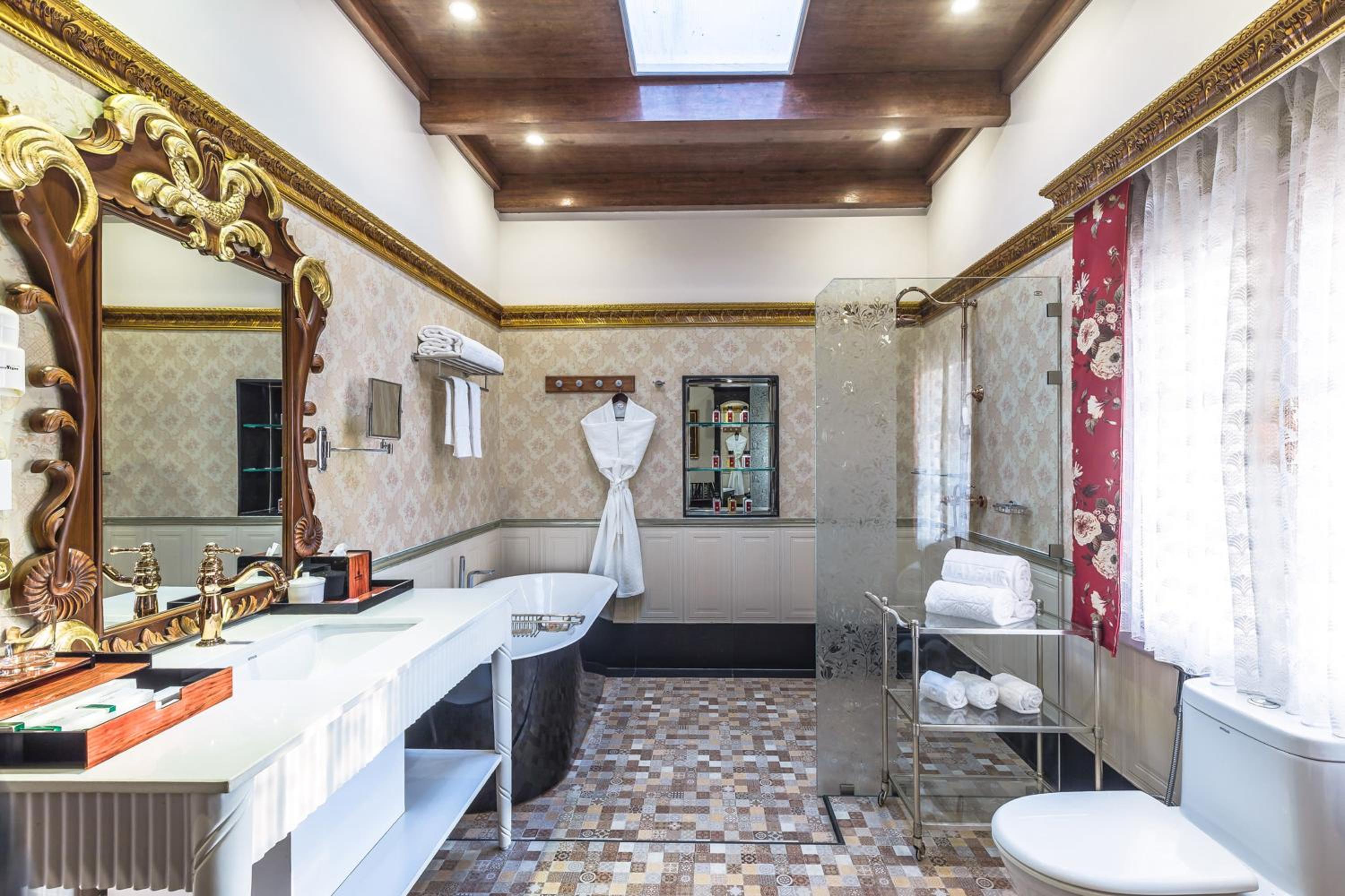 Executive Suite - 10% Discount on Foods & Soft Beverages* | 15% Discounts on Laundry Services* | INR 500 spa credit during your stay on selective Massage services. TnC Apply.* | Free Minibar - 2 cans of soft Beverages (Once on Arrival)