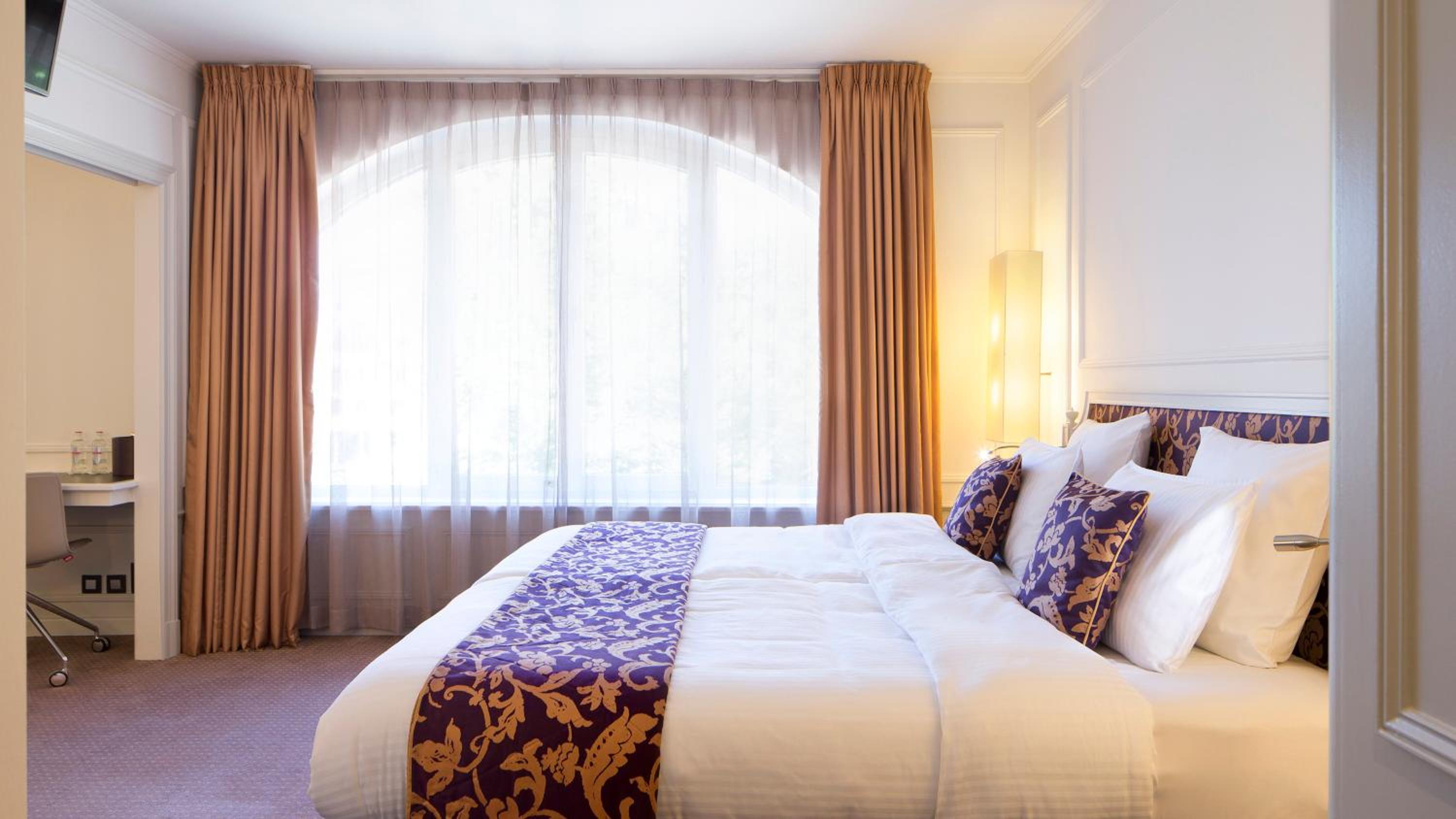 Junior King Suite with City View