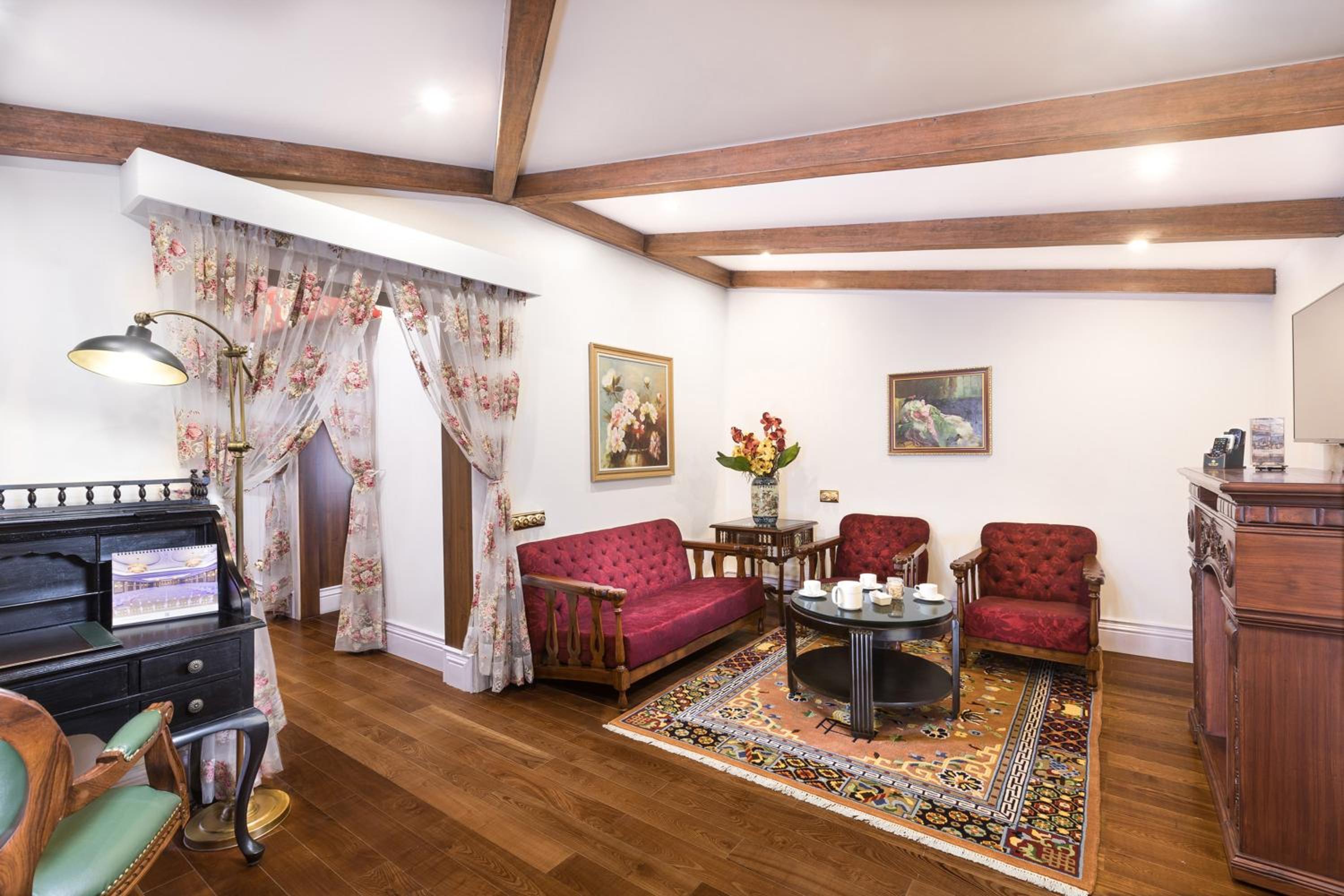 Executive Suite - 10% Discount on Foods & Soft Beverages* | 15% Discounts on Laundry Services* | INR 500 spa credit during your stay on selective Massage services. TnC Apply.* | Free Minibar - 2 cans of soft Beverages (Once on Arrival) photo 3
