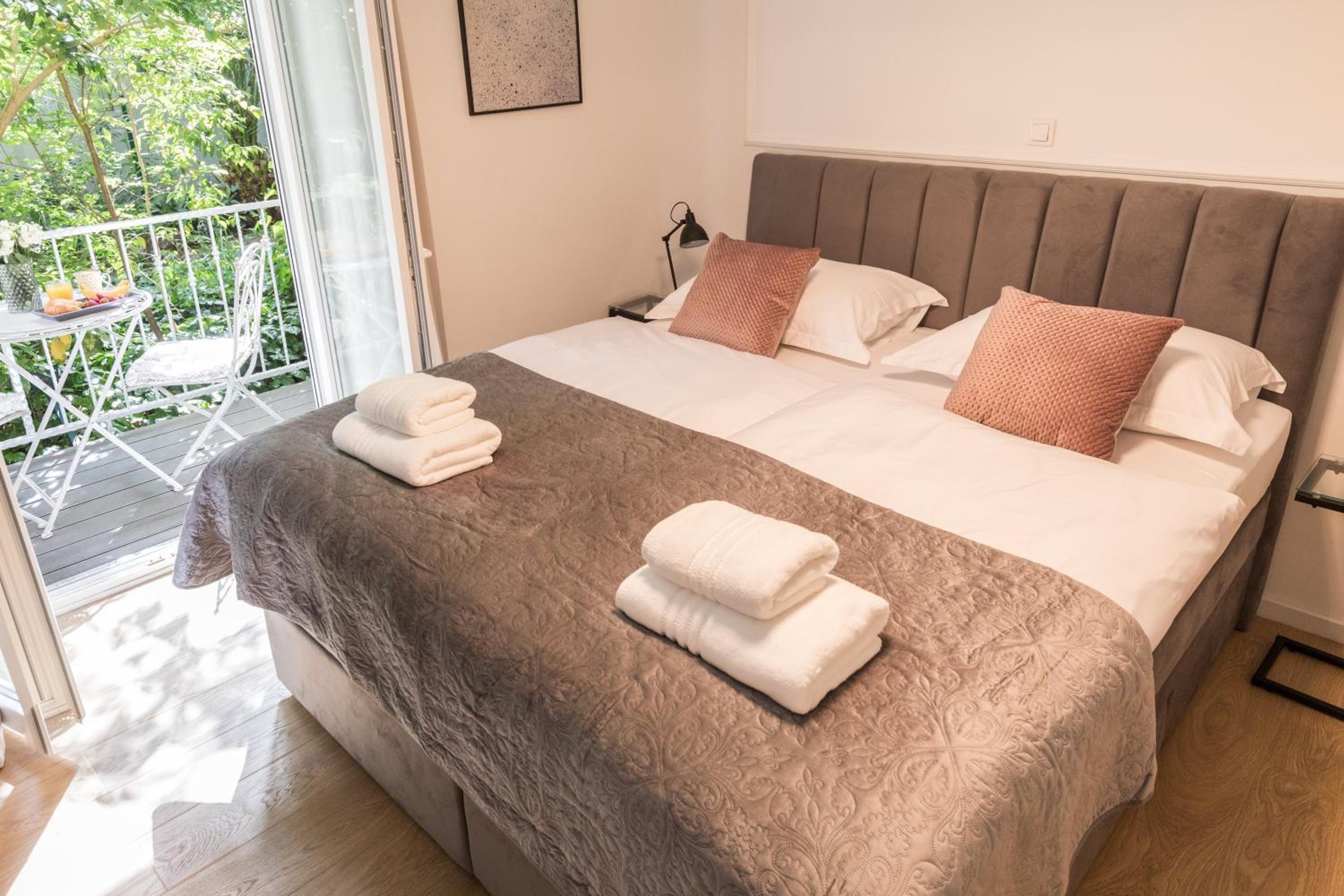 Deluxe Double or Twin Room with Balcony - Photo 2