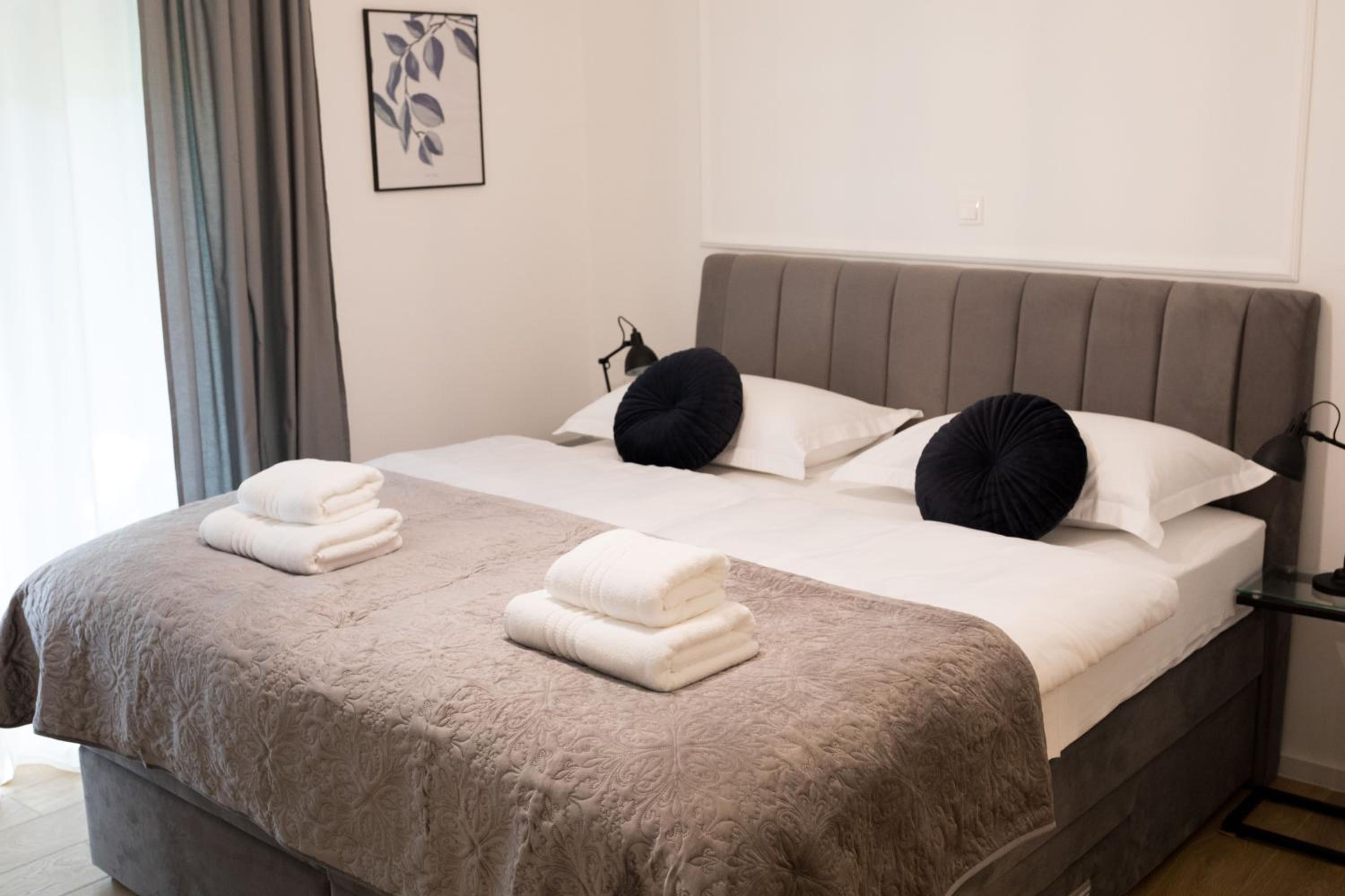 Deluxe Double or Twin Room with Balcony - Photo 1